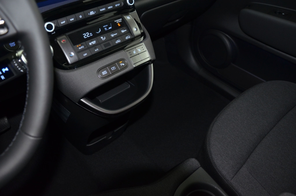 HYUNDAI Inster 49kWh Luxury-image-24