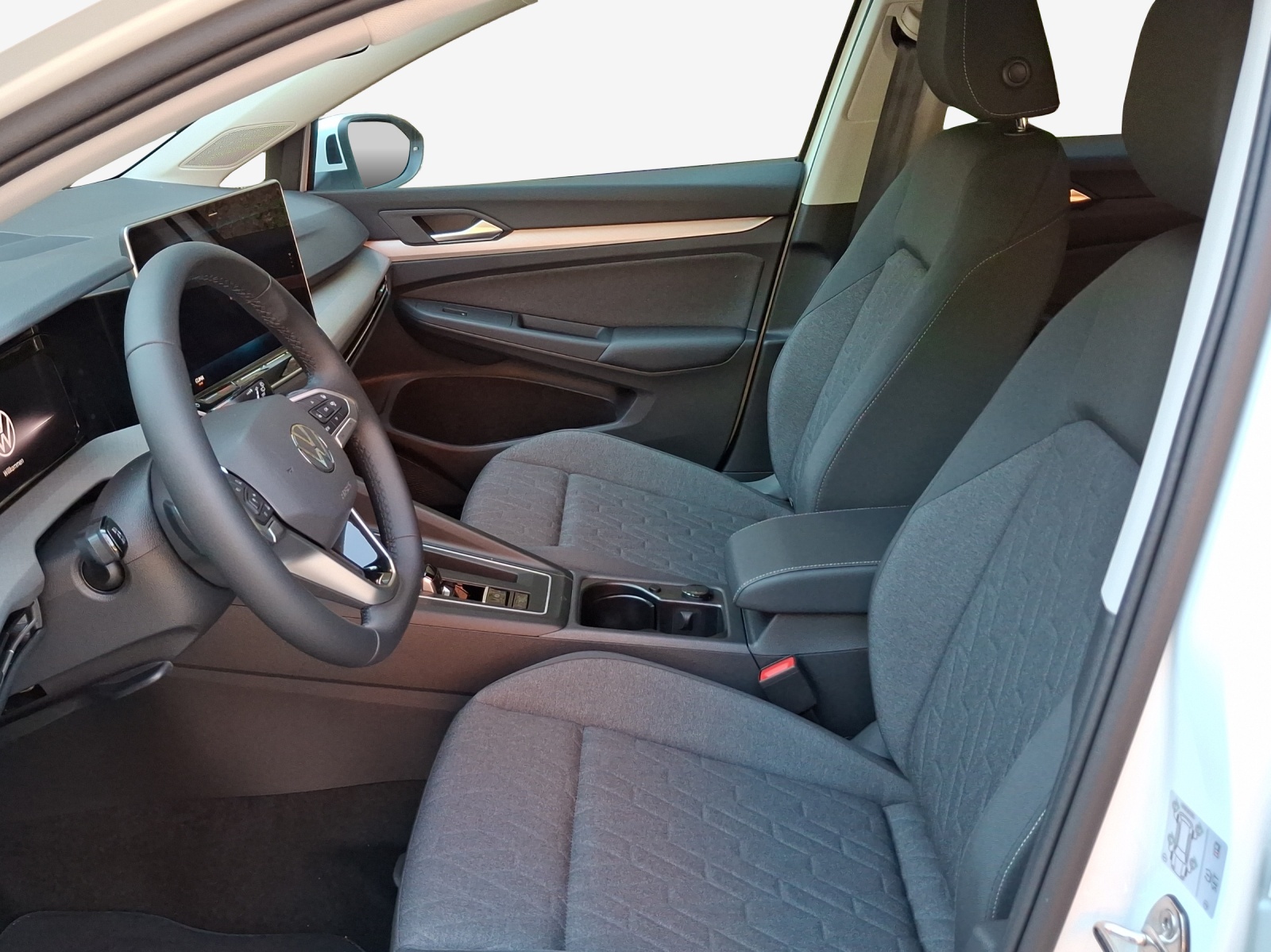 VW Golf Variant 1.5 eTSI mHEV Life DSG-image-7