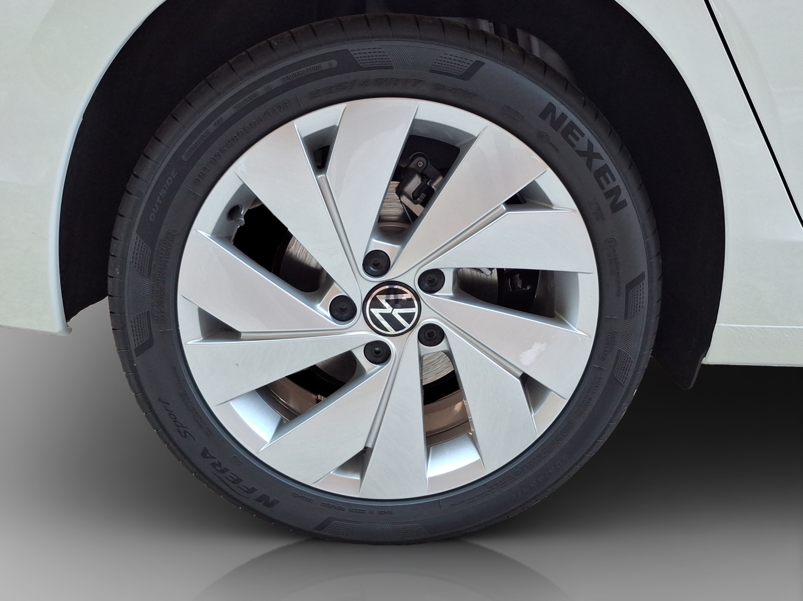 VW Golf Variant 1.5 eTSI mHEV Life DSG-image-13