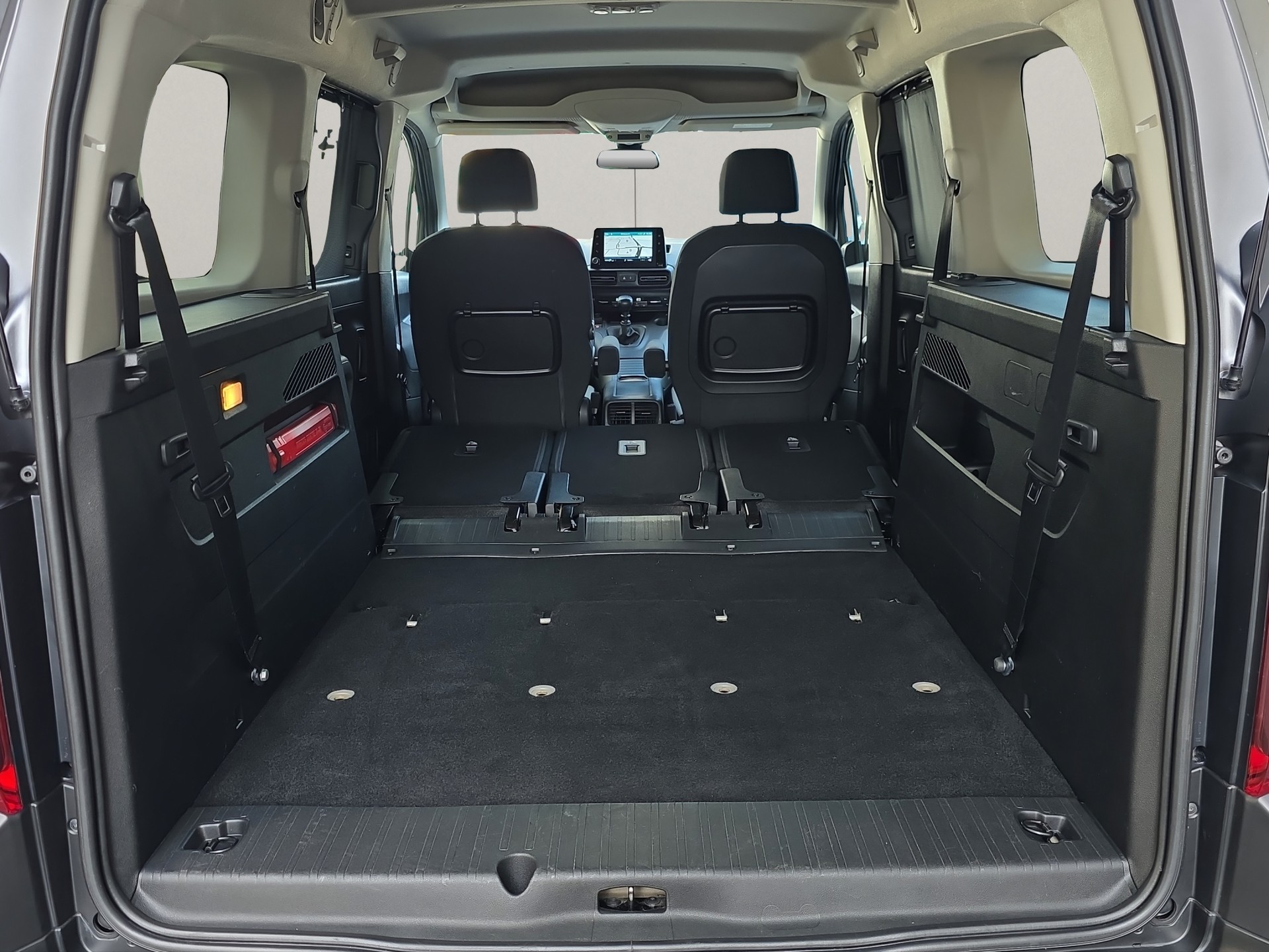 CITROEN Berlingo XL 1.2i PureTech 7 Plätze Shine-image-9