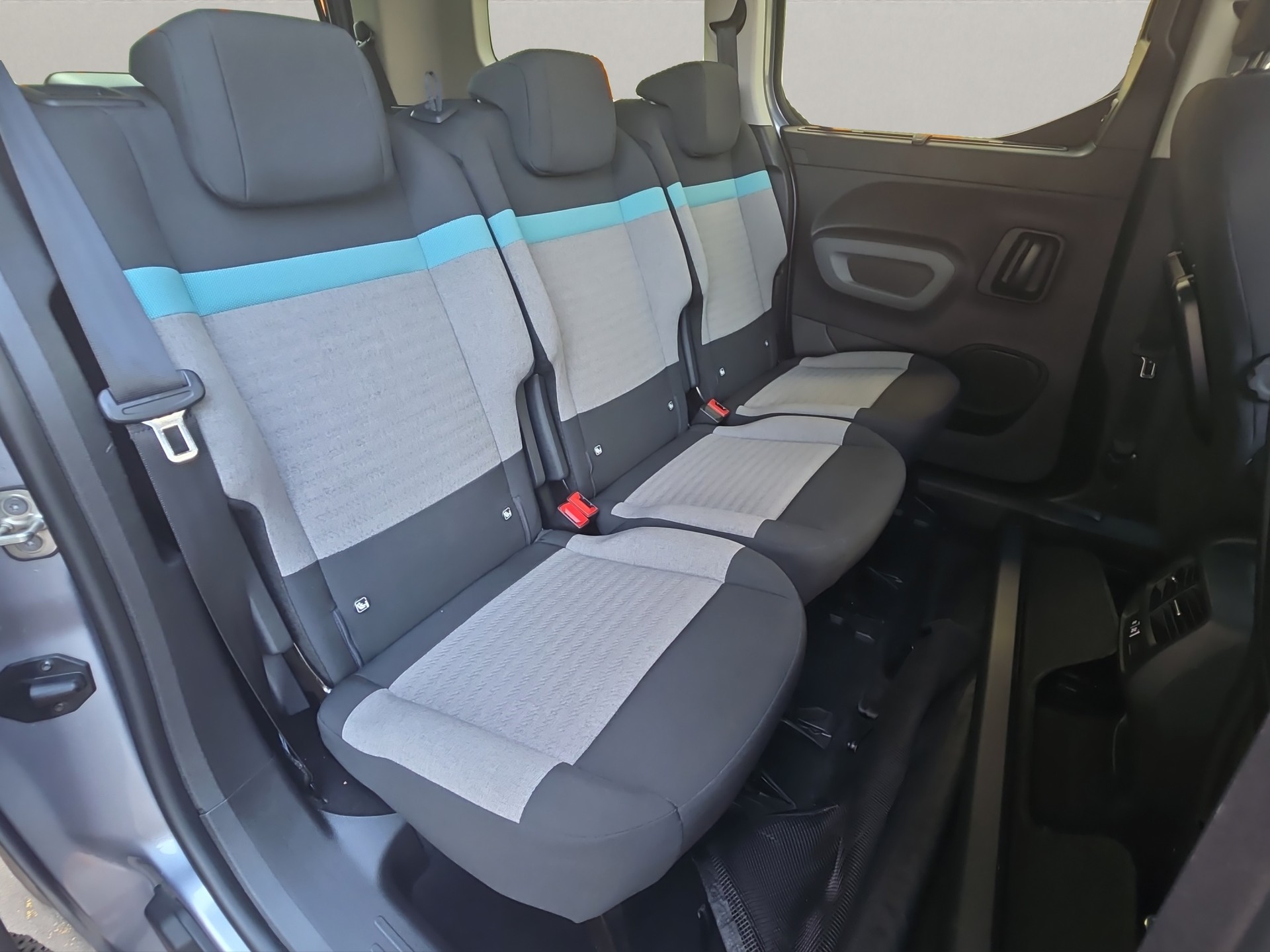 CITROEN Berlingo XL 1.2i PureTech 7 Plätze Shine-image-5