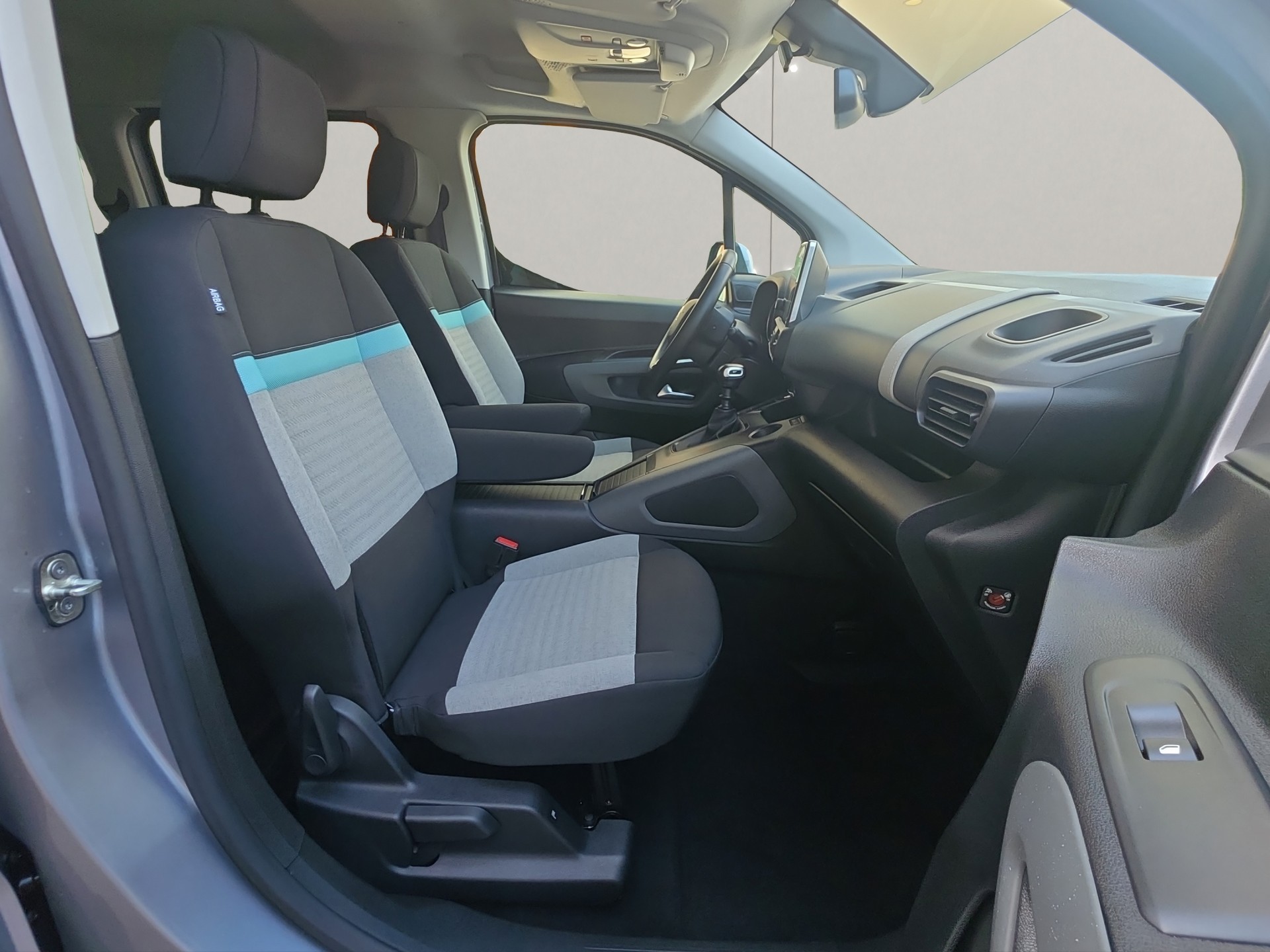 CITROEN Berlingo XL 1.2i PureTech 7 Plätze Shine-image-4