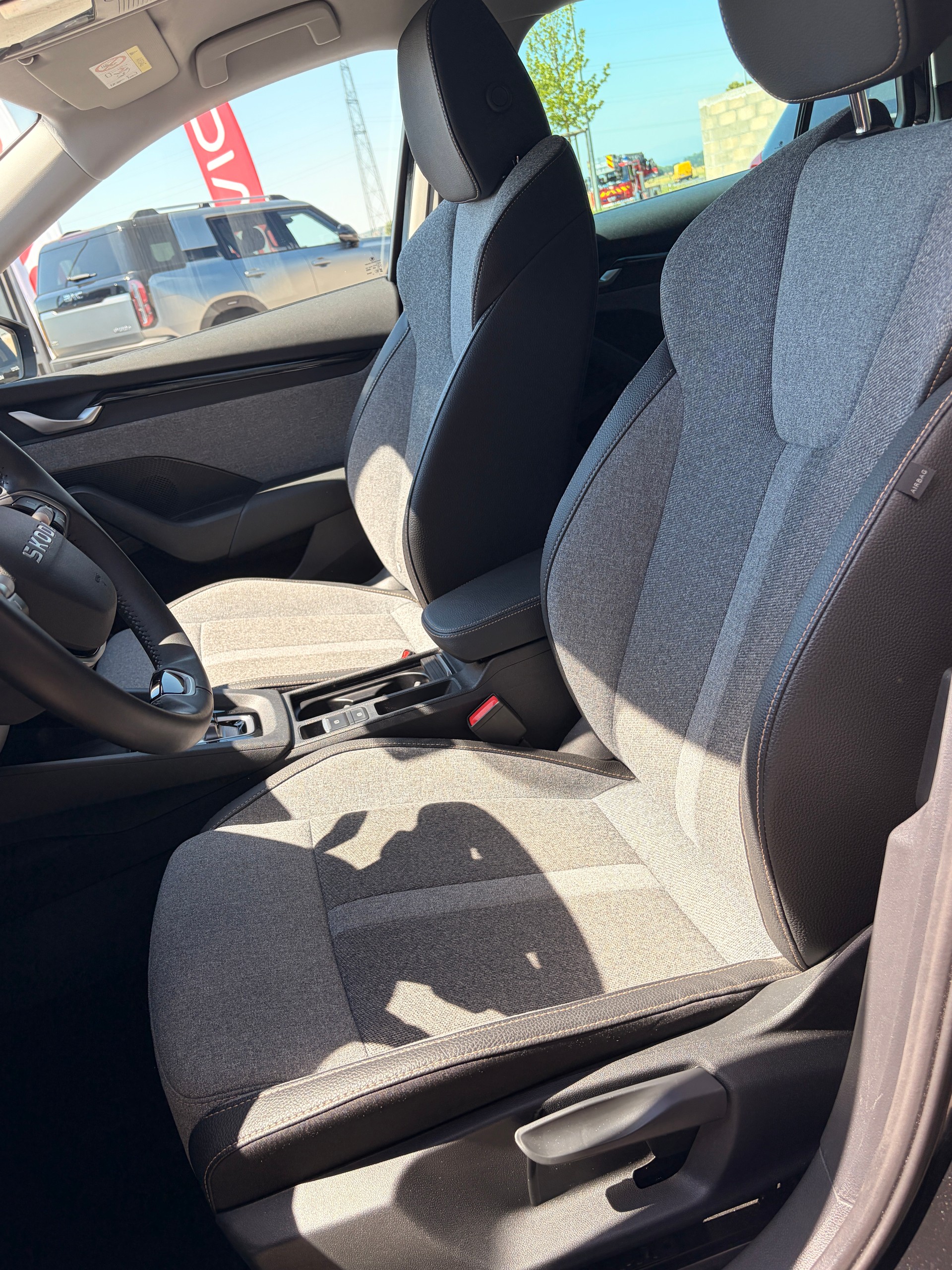 SKODA Octavia Combi 2.0 TDI DSG Selection-image-6