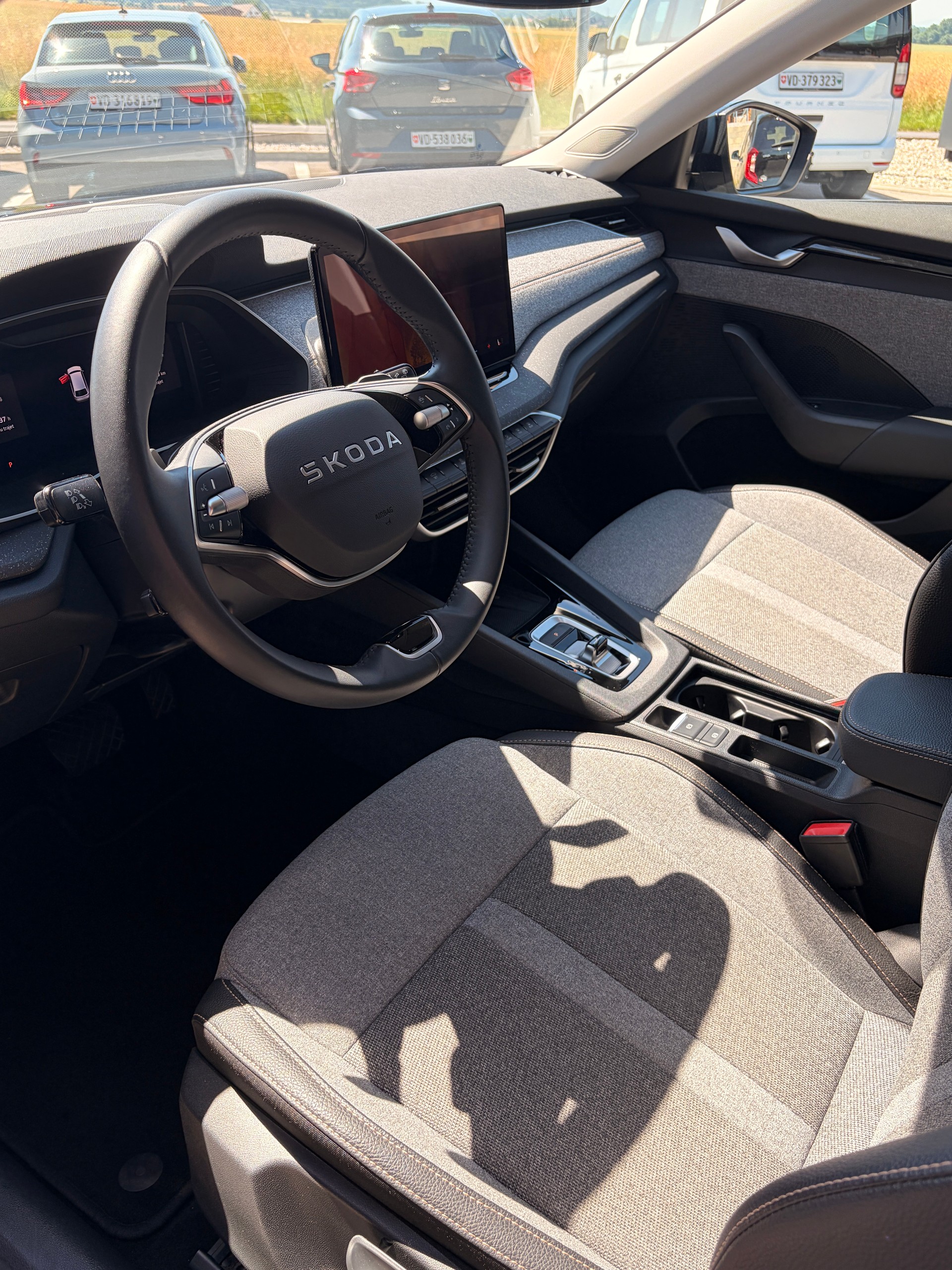 SKODA Octavia Combi 2.0 TDI DSG Selection-image-8