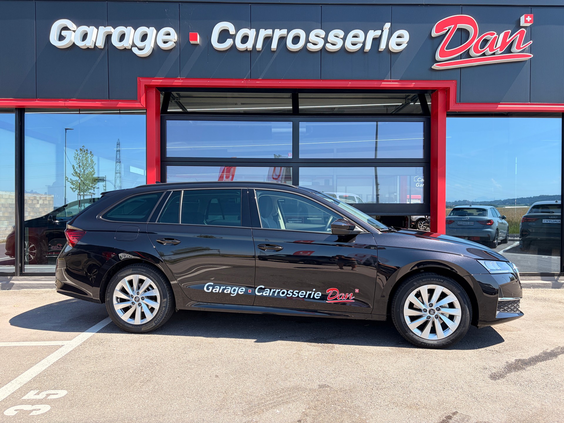 SKODA Octavia Combi 2.0 TDI DSG Selection-image-0
