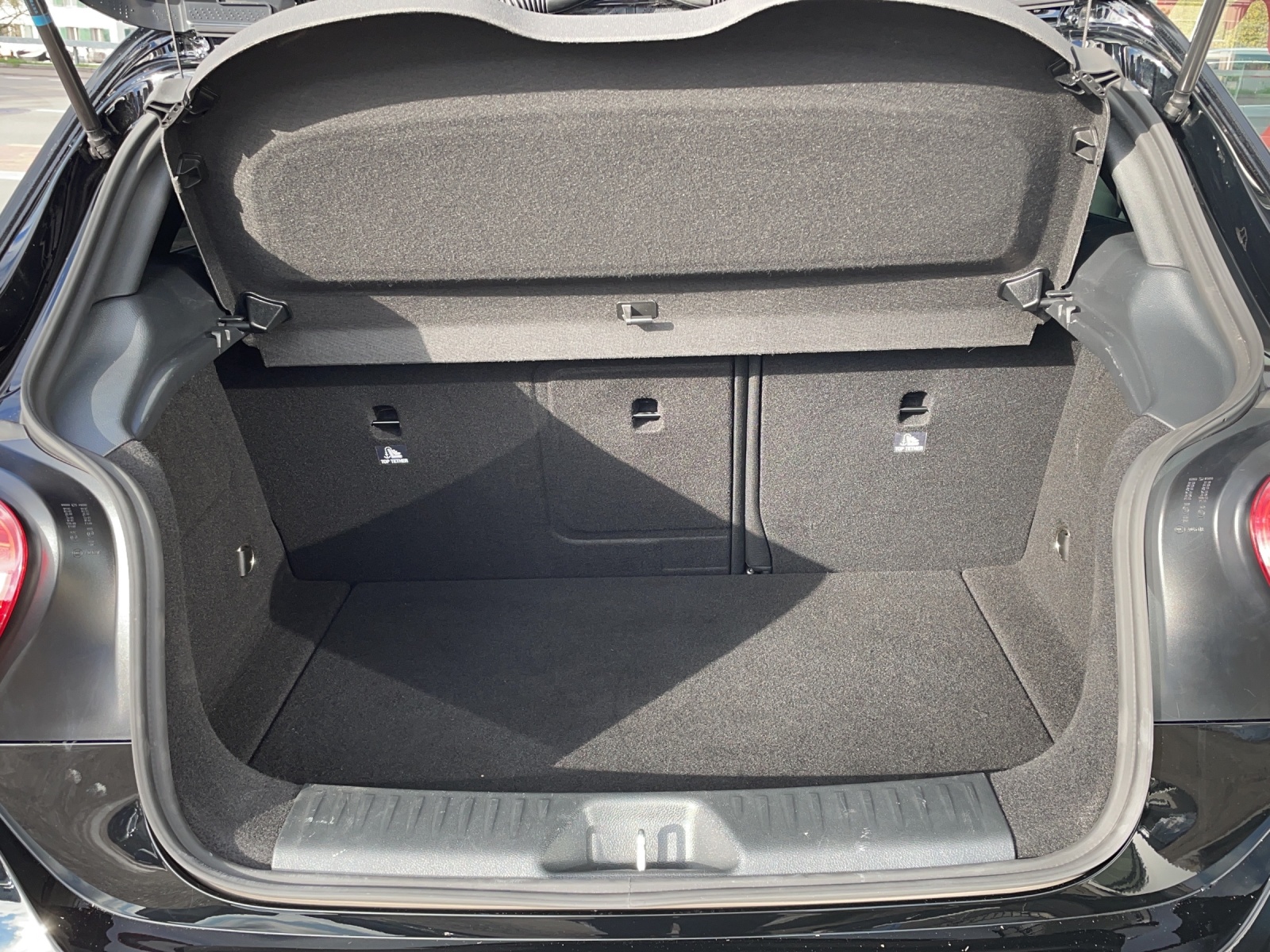 MERCEDES-BENZ A-Klasse W176 A 250 AMG Line 4m-image-12