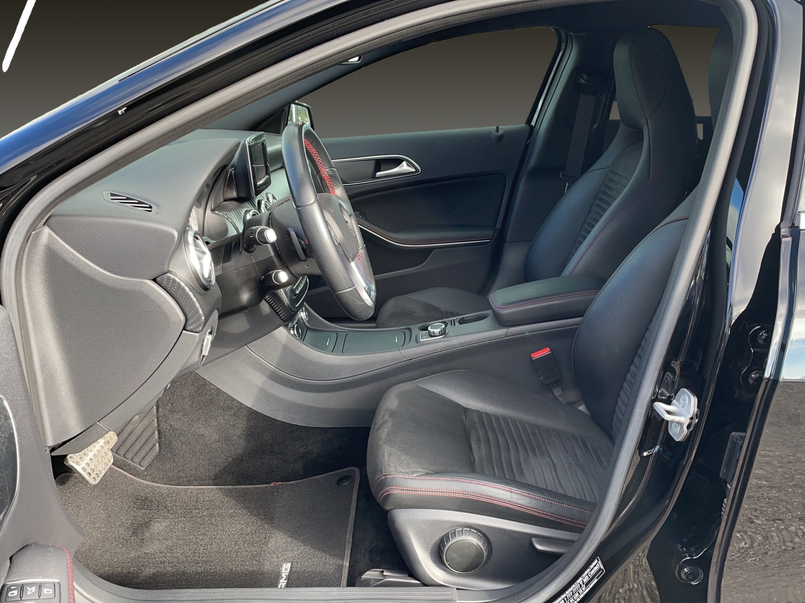 MERCEDES-BENZ A-Klasse W176 A 250 AMG Line 4m-image-5