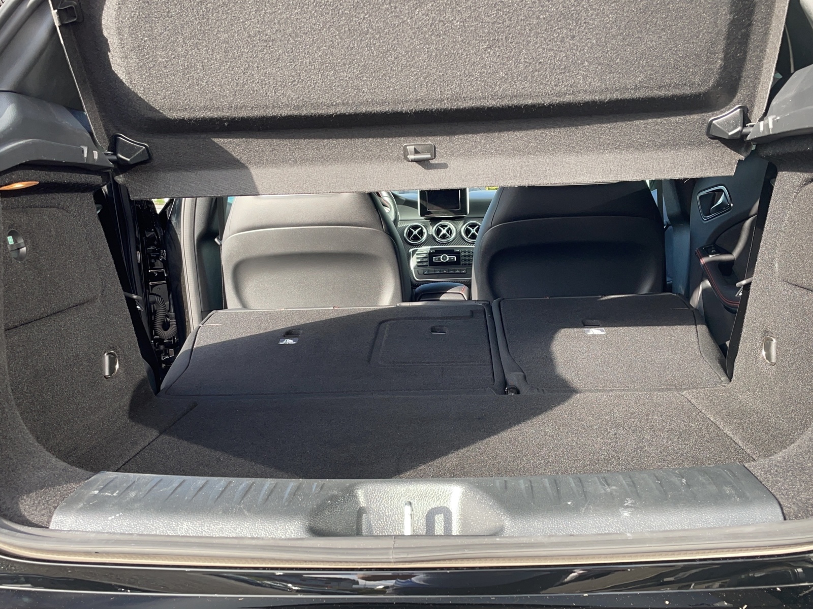 MERCEDES-BENZ A-Klasse W176 A 250 AMG Line 4m-image-13
