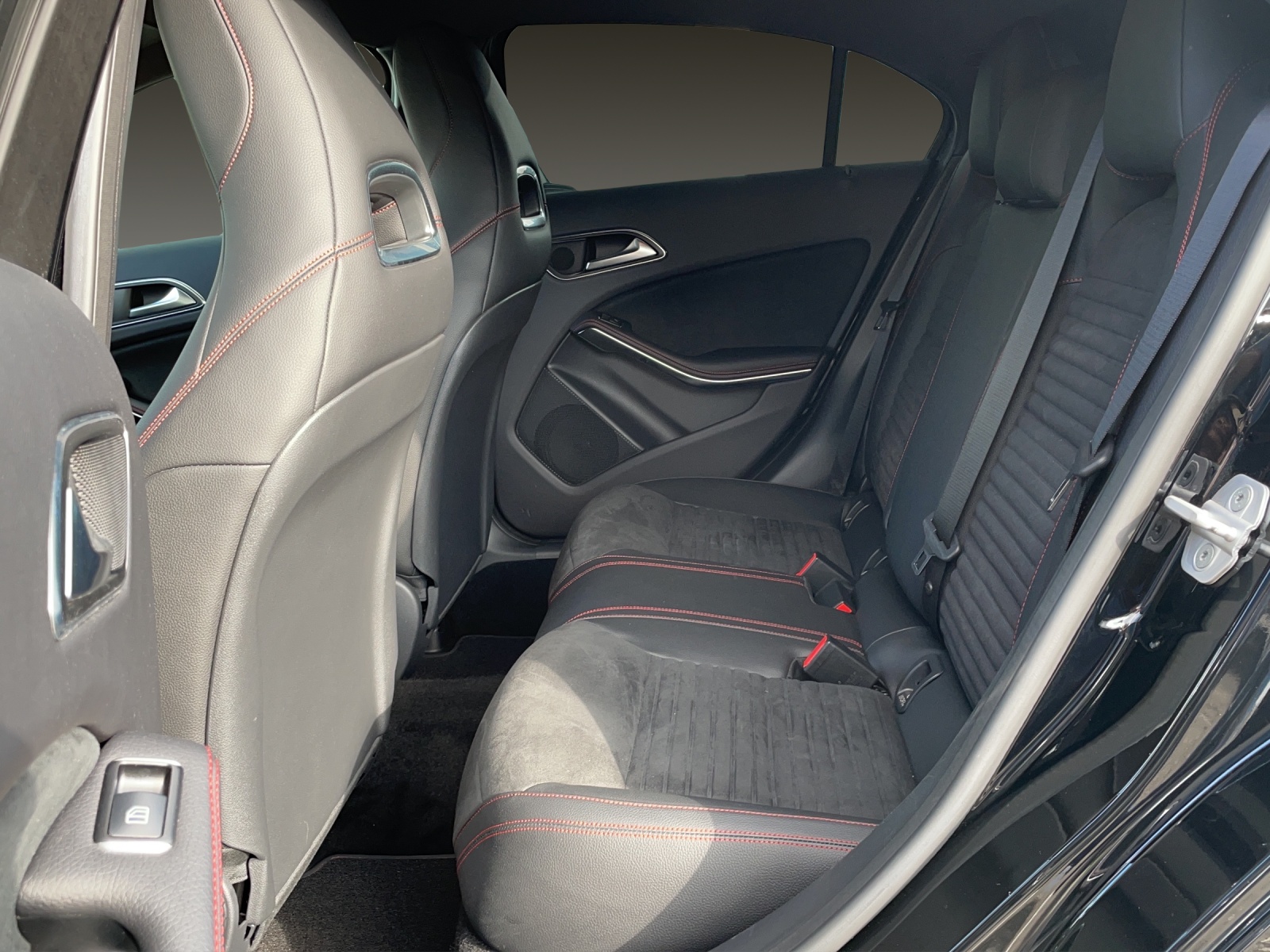 MERCEDES-BENZ A-Klasse W176 A 250 AMG Line 4m-image-11