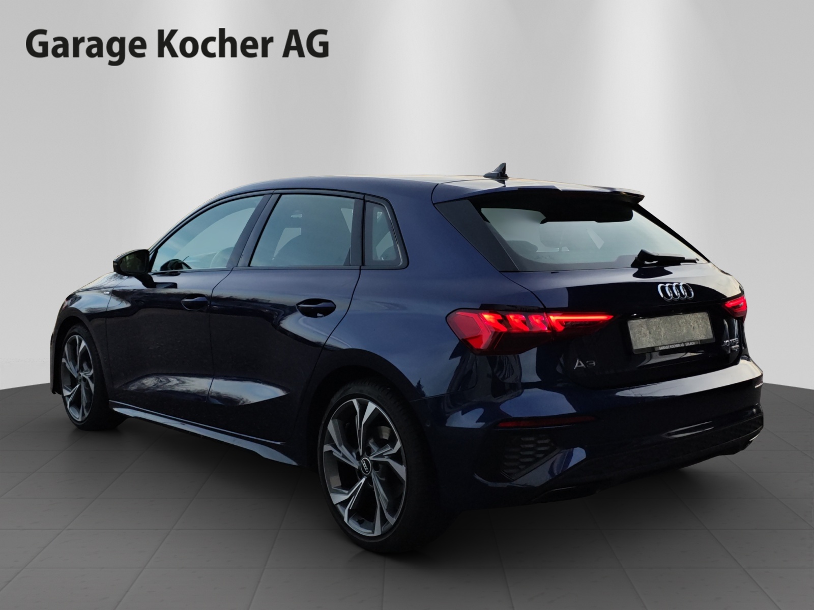 AUDI A3 Sportback 40 TFSI S line quattro S-tronic-image-4