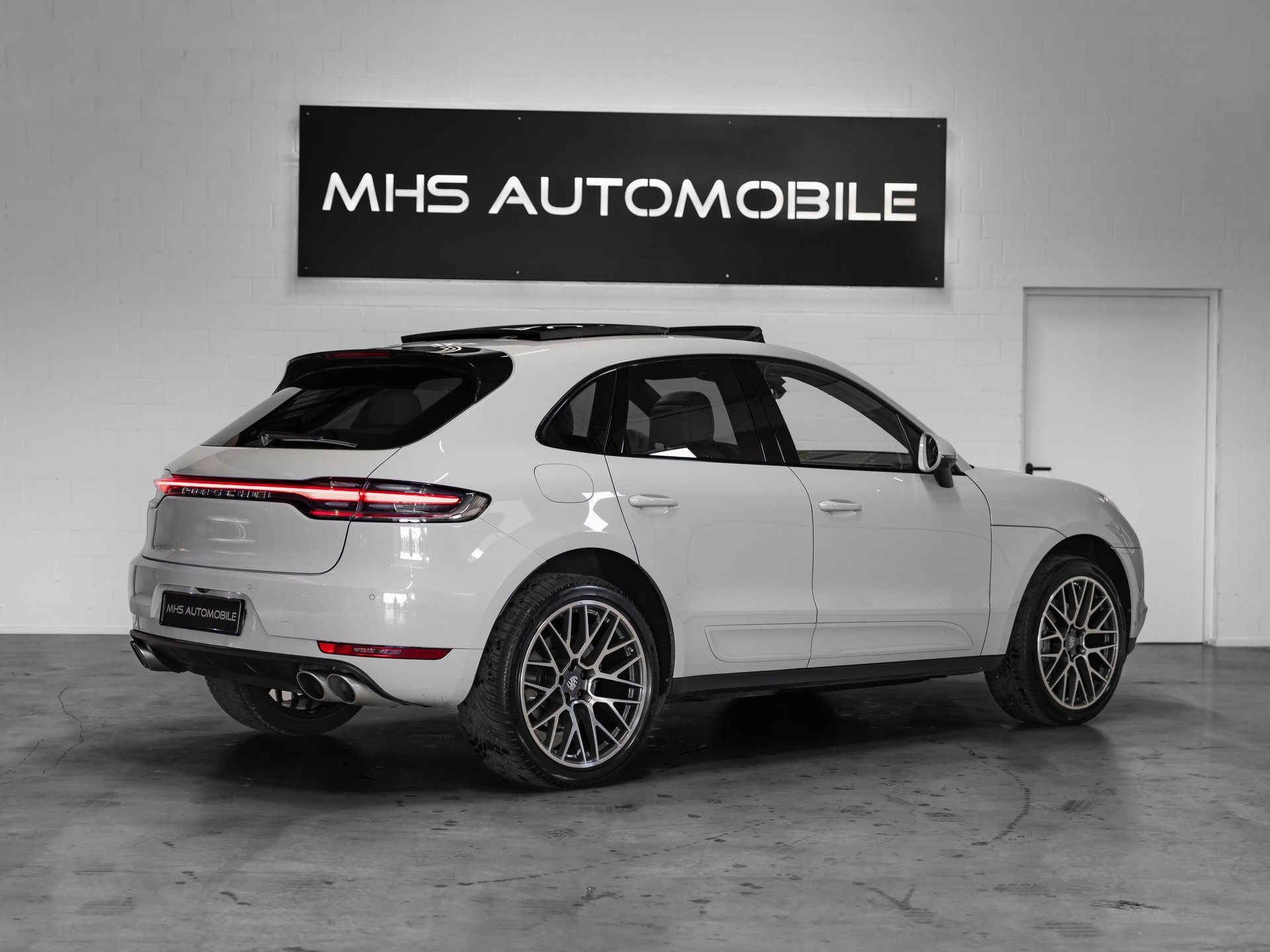 PORSCHE Macan S PDK-image-4