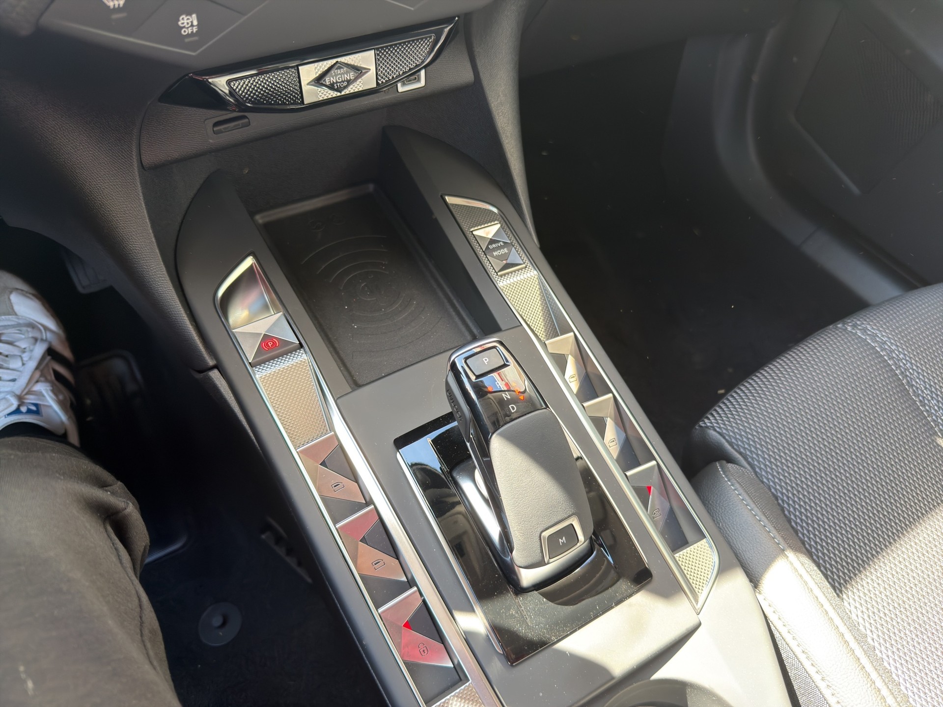 DS AUTOMOBILES DS3 1.2 MHEV Pallas-image-10