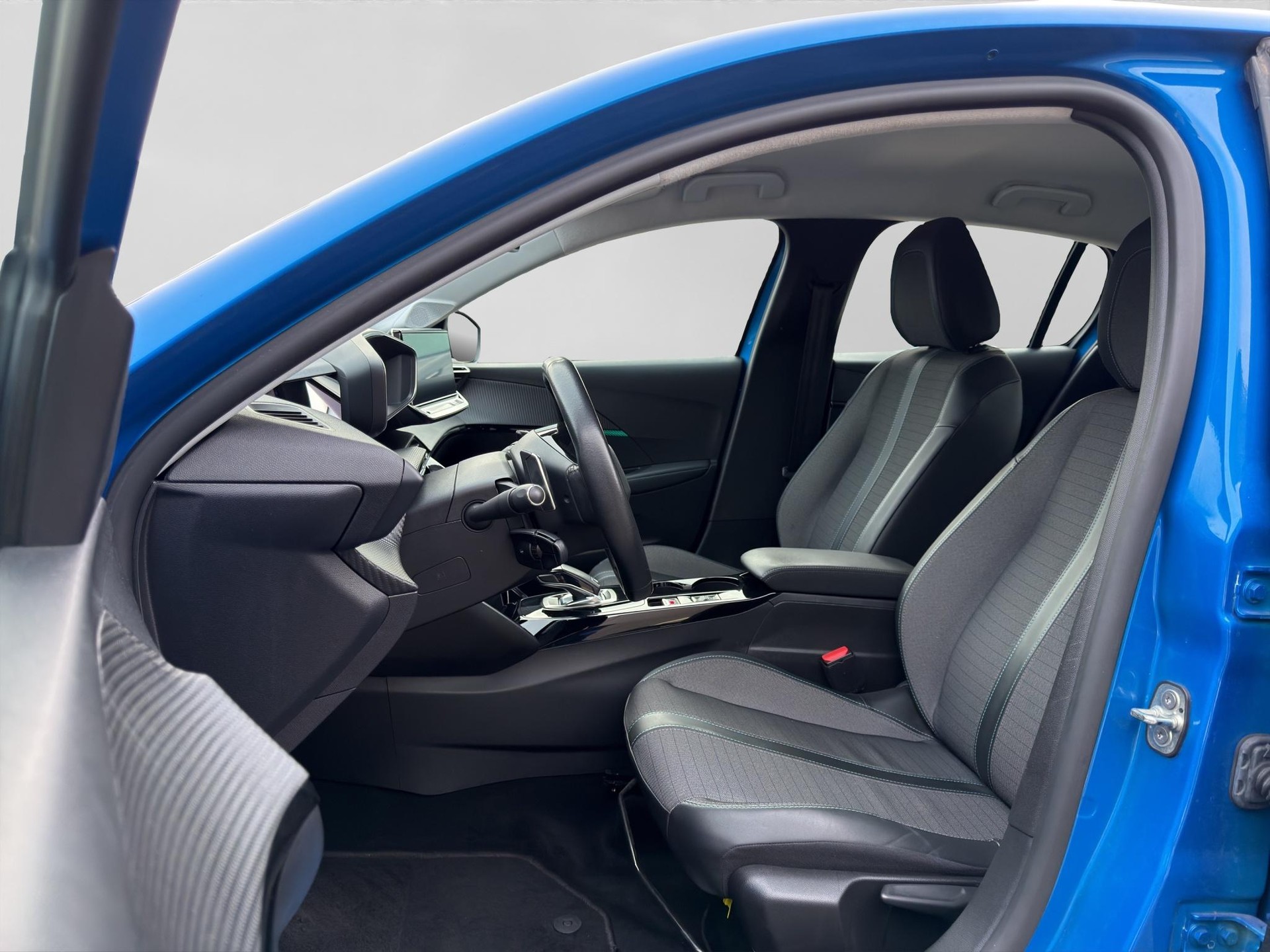 PEUGEOT 208 1.2 PureTech 100 Allure-image-1