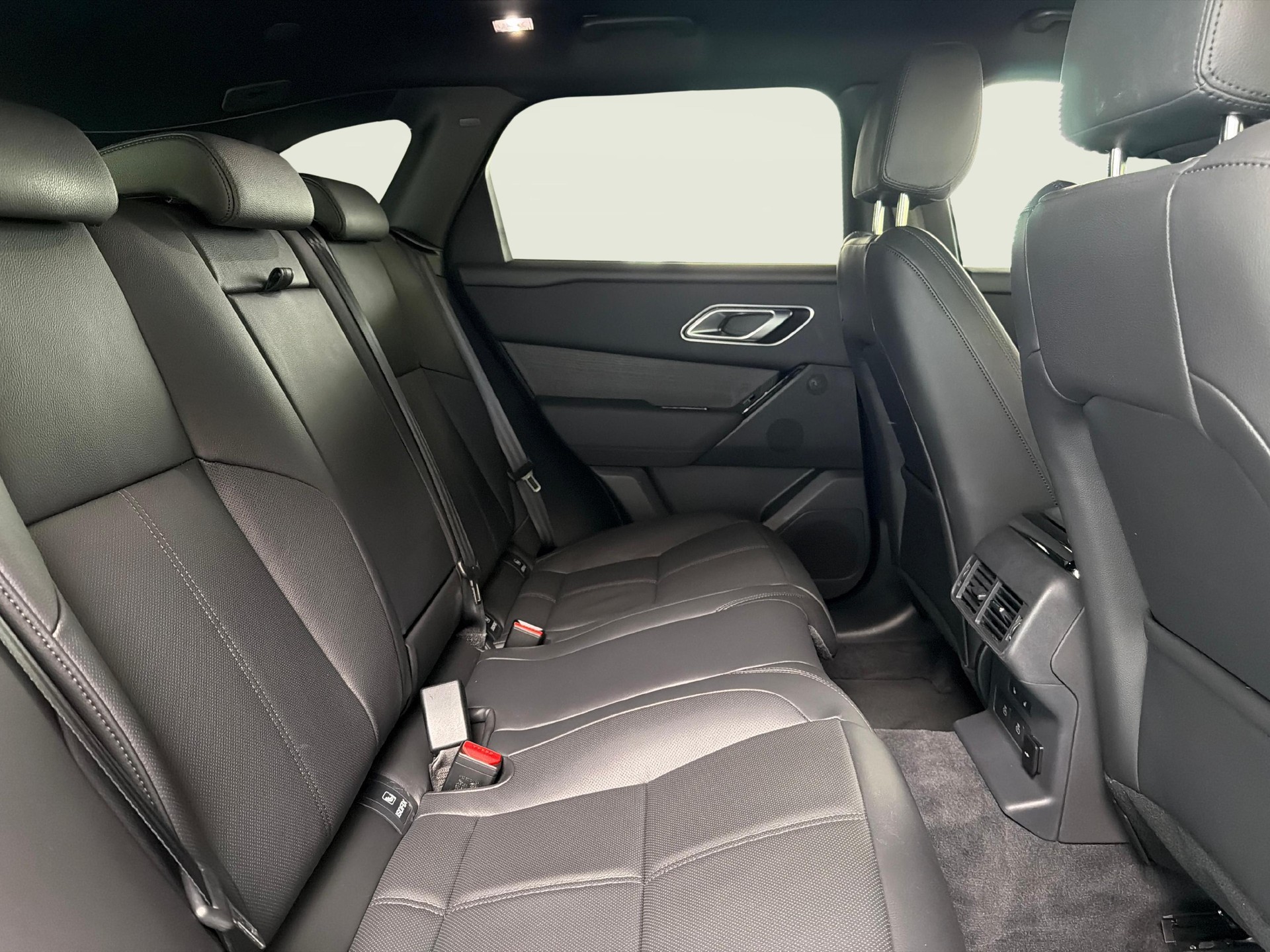 LAND ROVER Range Rover Velar 2.0 P400e Dynamic SE mit Panorama Glasschiebedach-image-10