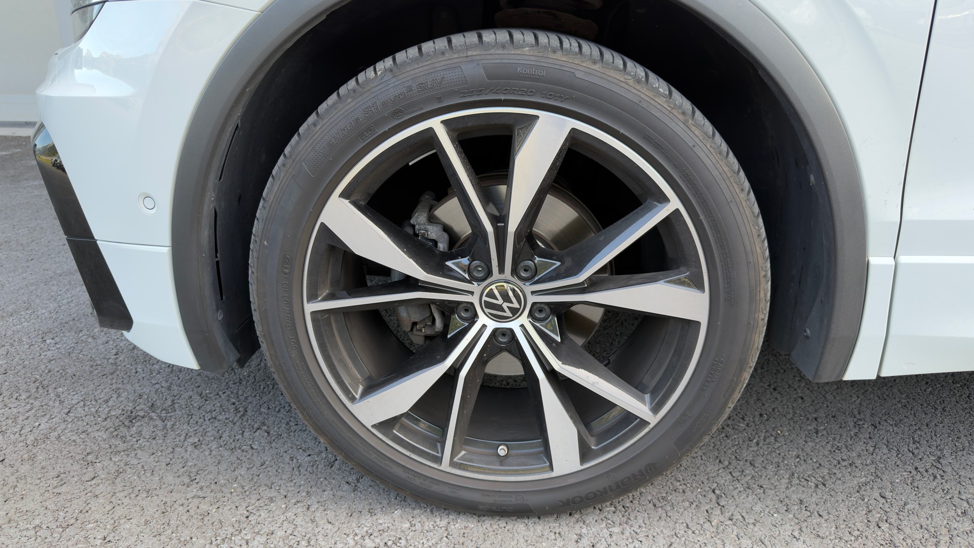 VW Tiguan 2.0 TDI SCR Highline DSG-image-3