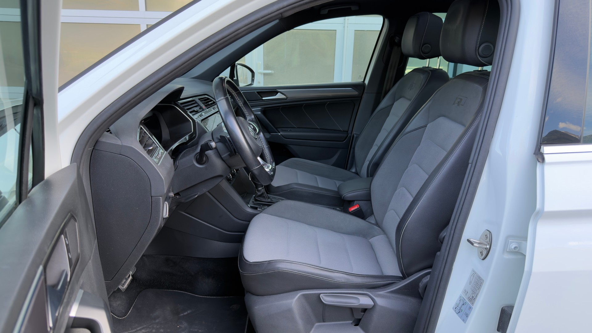 VW Tiguan 2.0 TDI SCR Highline DSG-image-8
