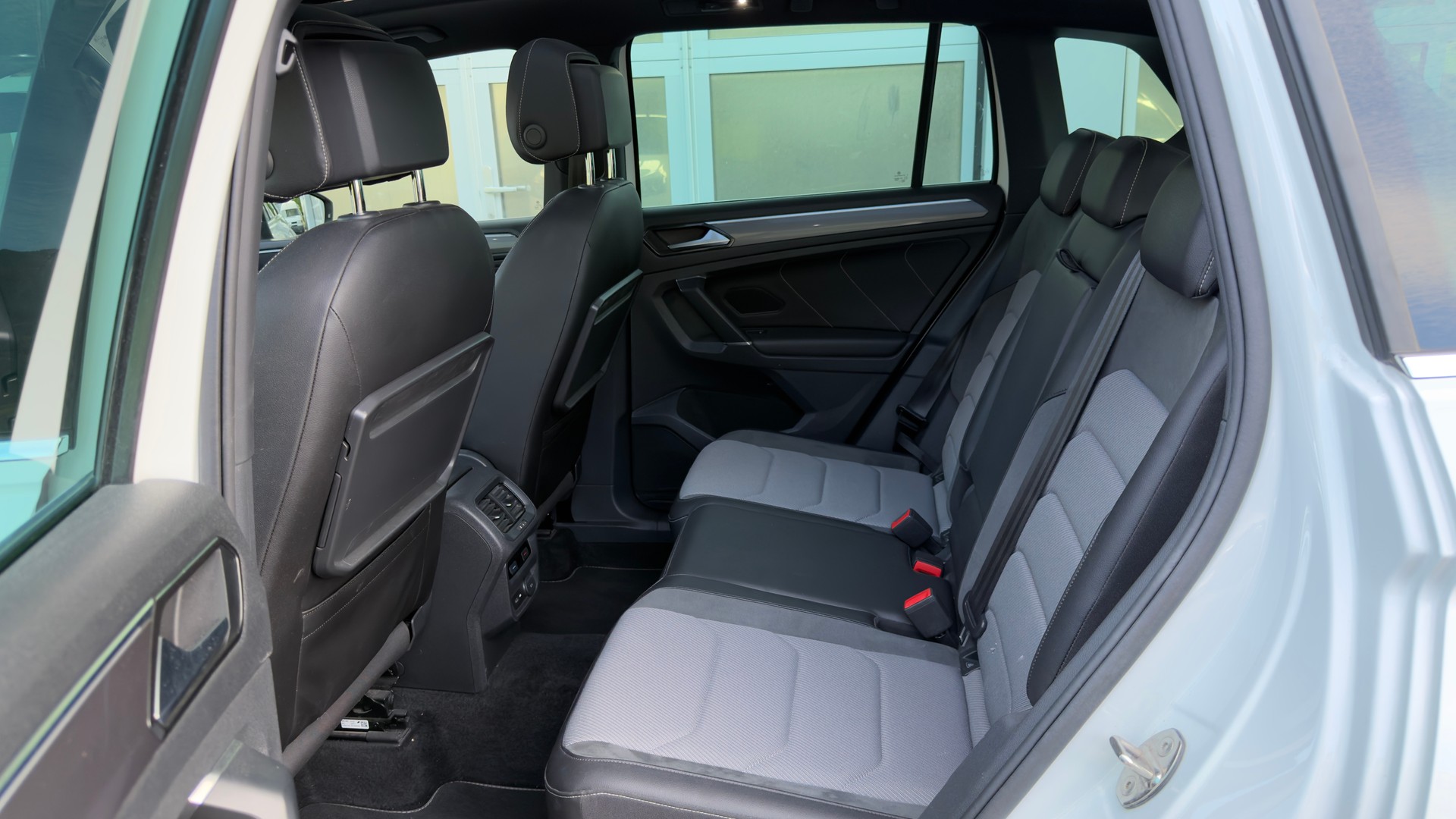 VW Tiguan 2.0 TDI SCR Highline DSG-image-5