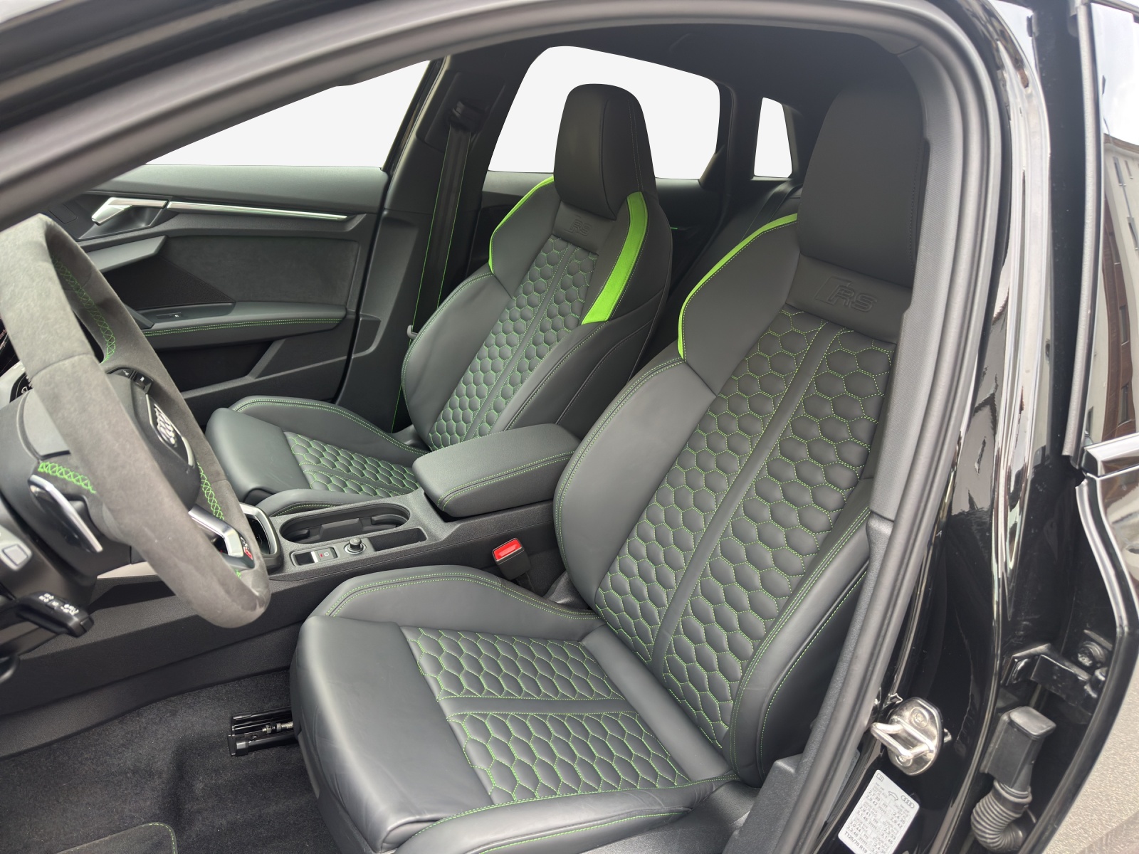 AUDI RS3 Sportback 2.5 TSI quattro S-tronic-image-8