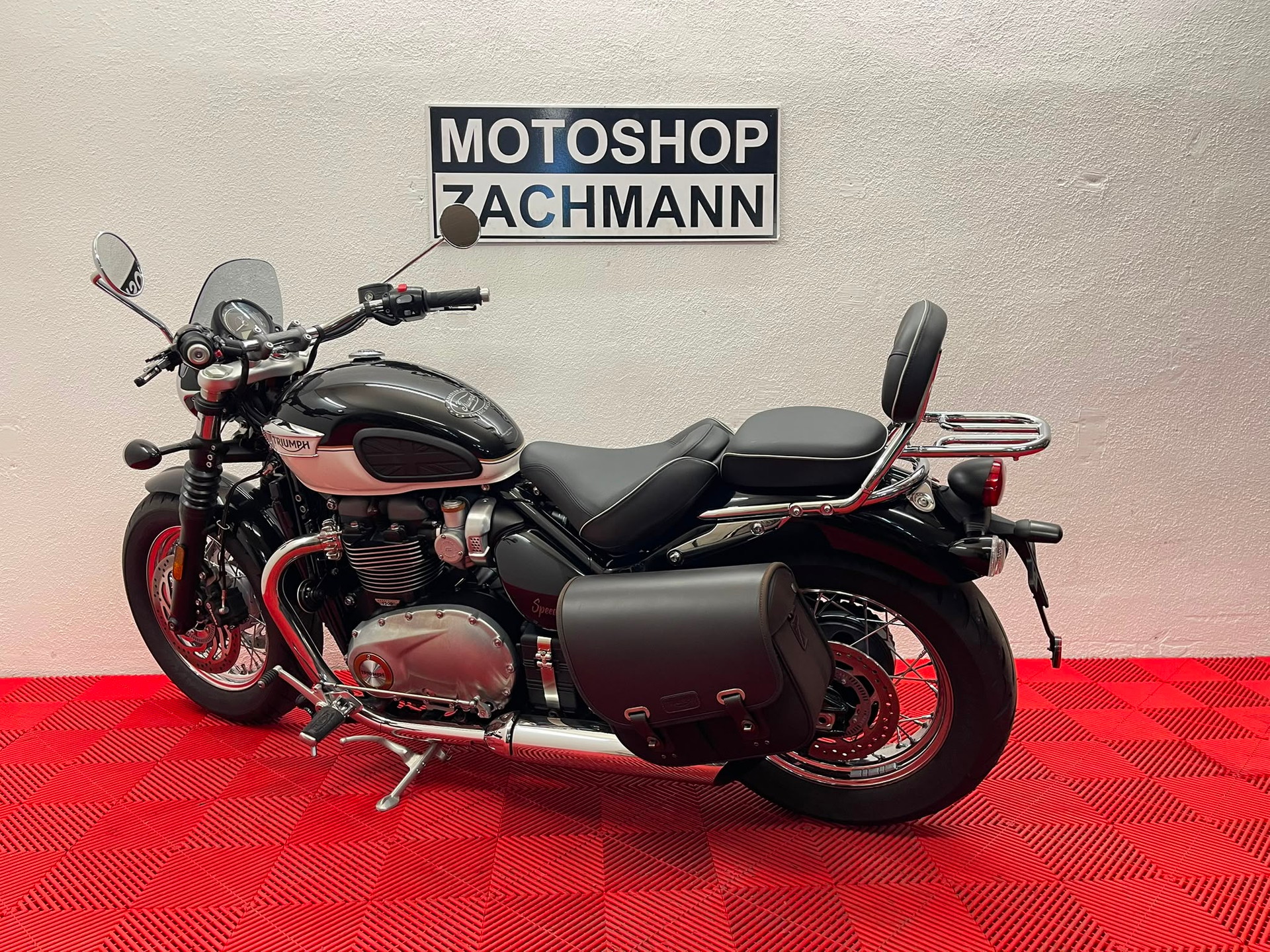 TRIUMPH Bonneville 1200 Speedmaster-image-4