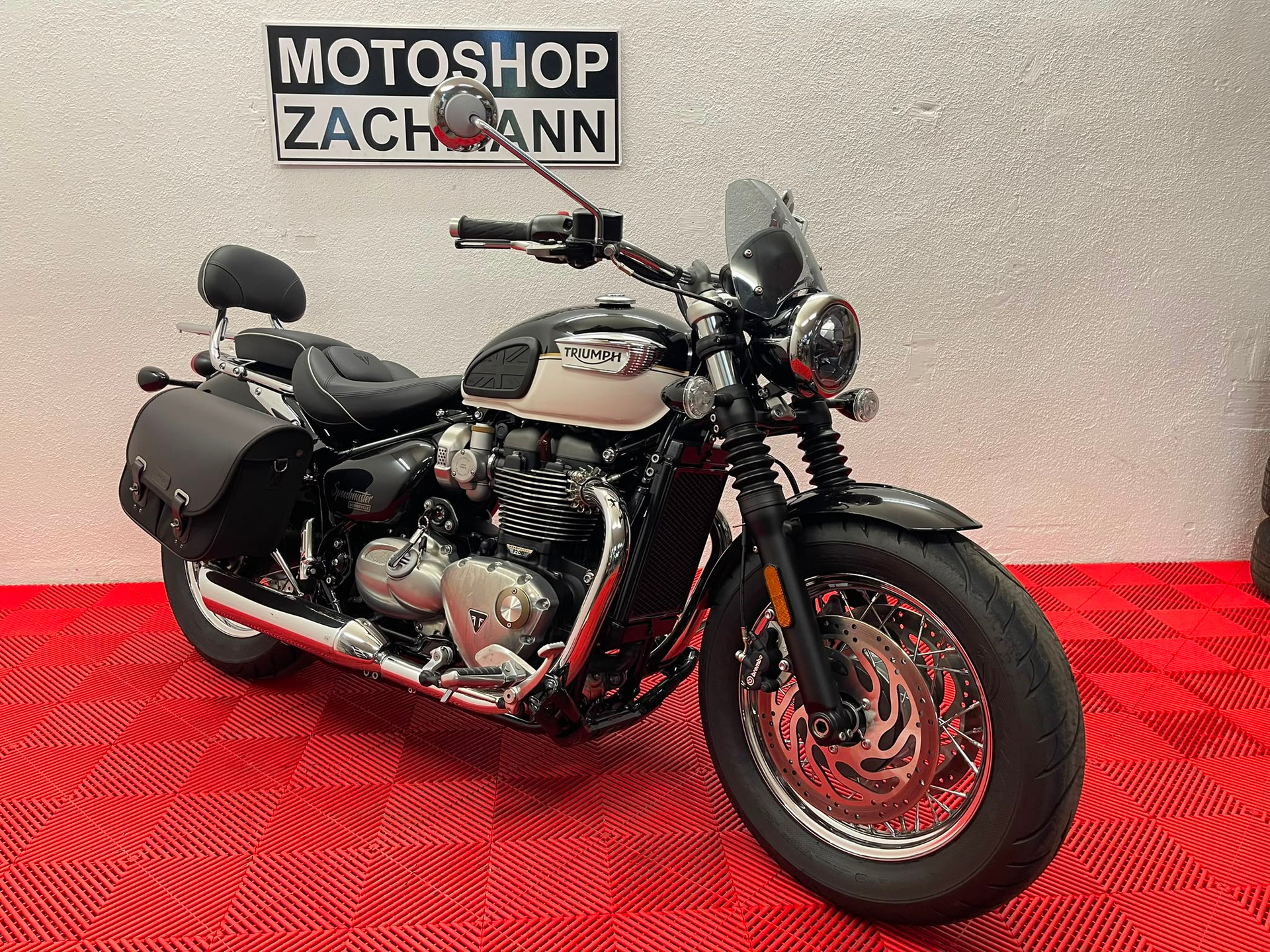 TRIUMPH Bonneville 1200 Speedmaster-showroom-element-1