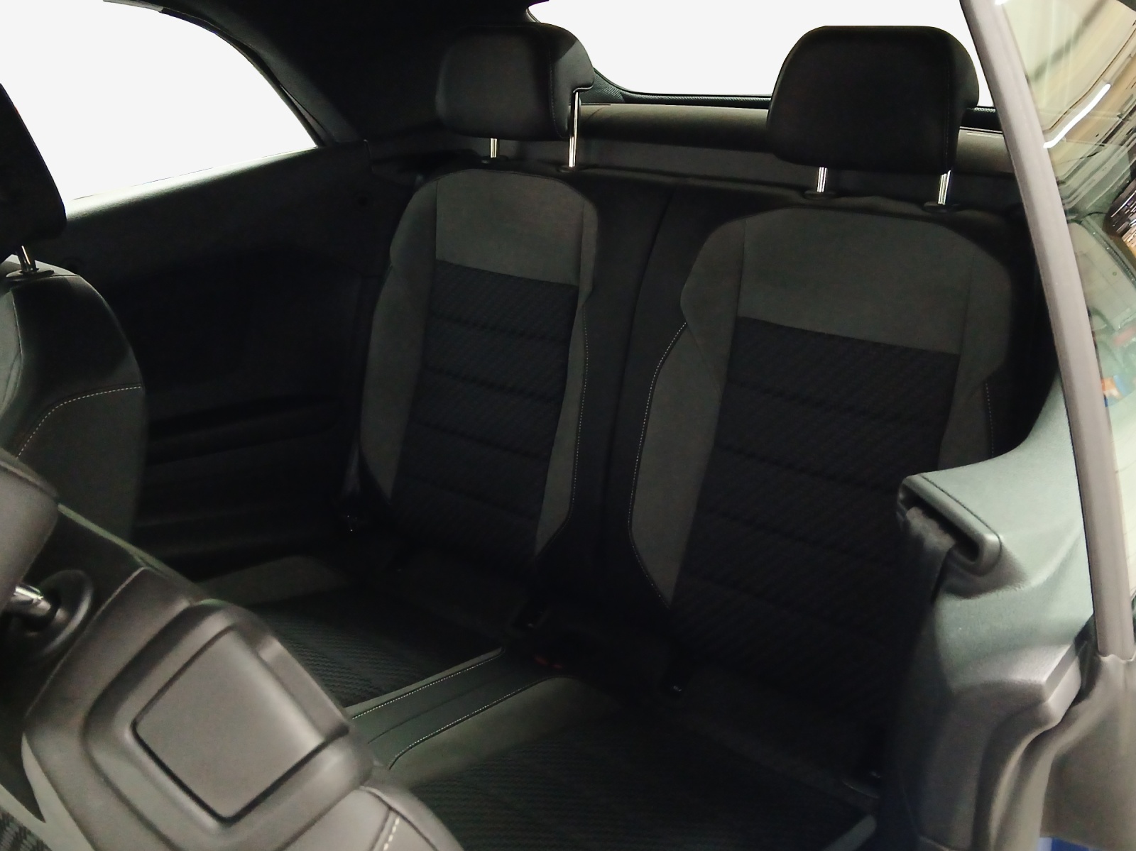 VW T-Roc Cabriolet 1.5 TSI EVO R-Line DSG-image-11