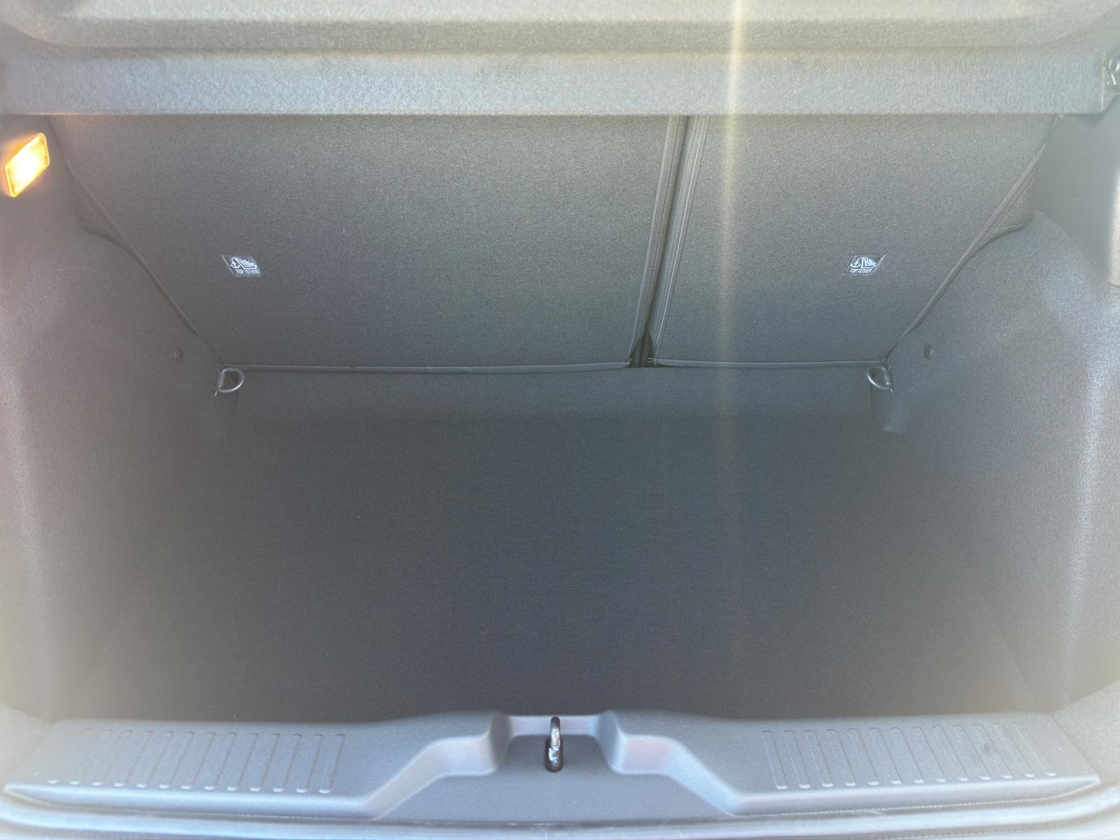 CITROEN C3 1.2 Hybrid 110 Edition Tricolore-image-17