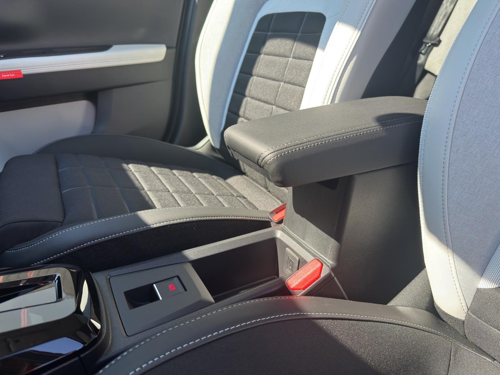 CITROEN C3 1.2 Hybrid 110 Edition Tricolore-image-8