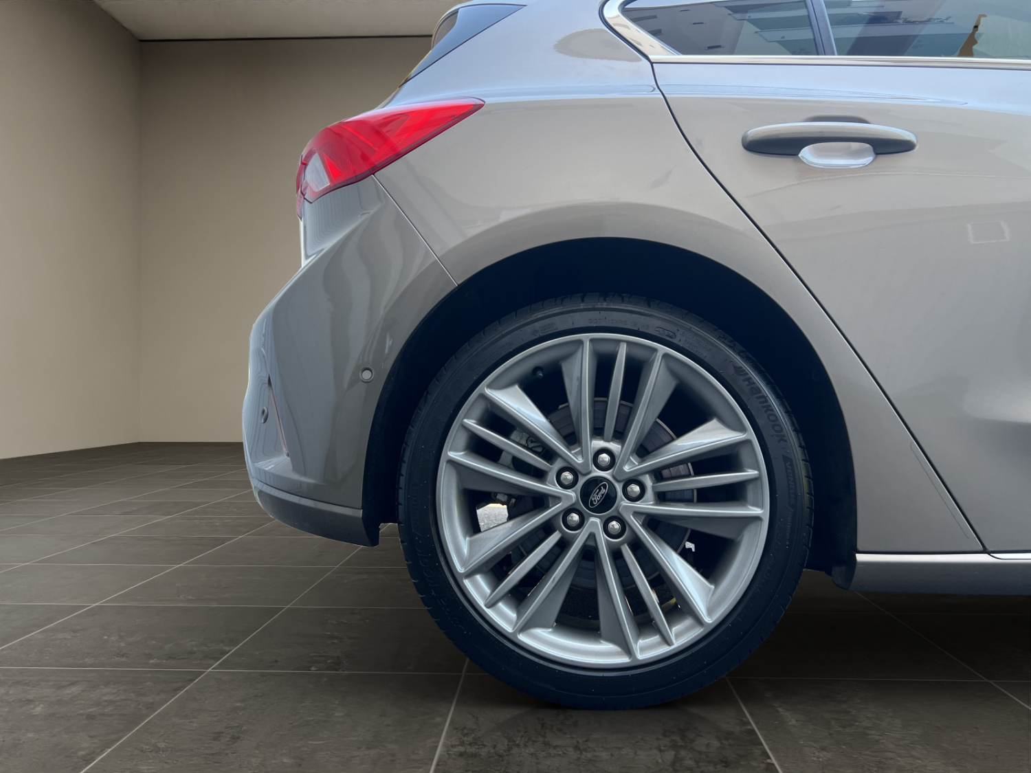 FORD Focus 2.0 EcoBlue 150 Vignale-image-25