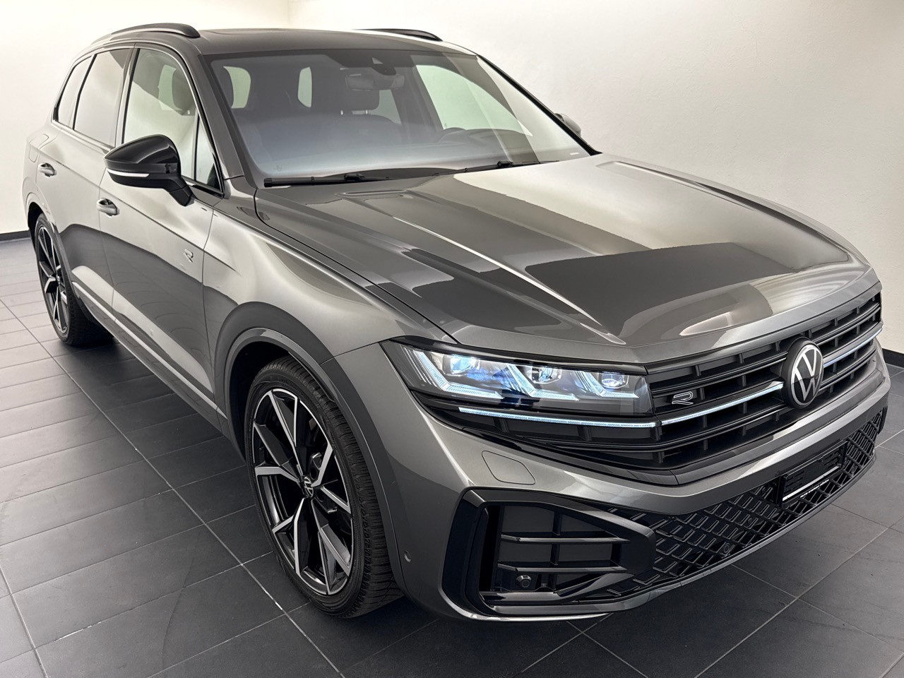 VW Touareg 3.0 TDI R-Line ''inkl. AHK & Standheizung''-image-3