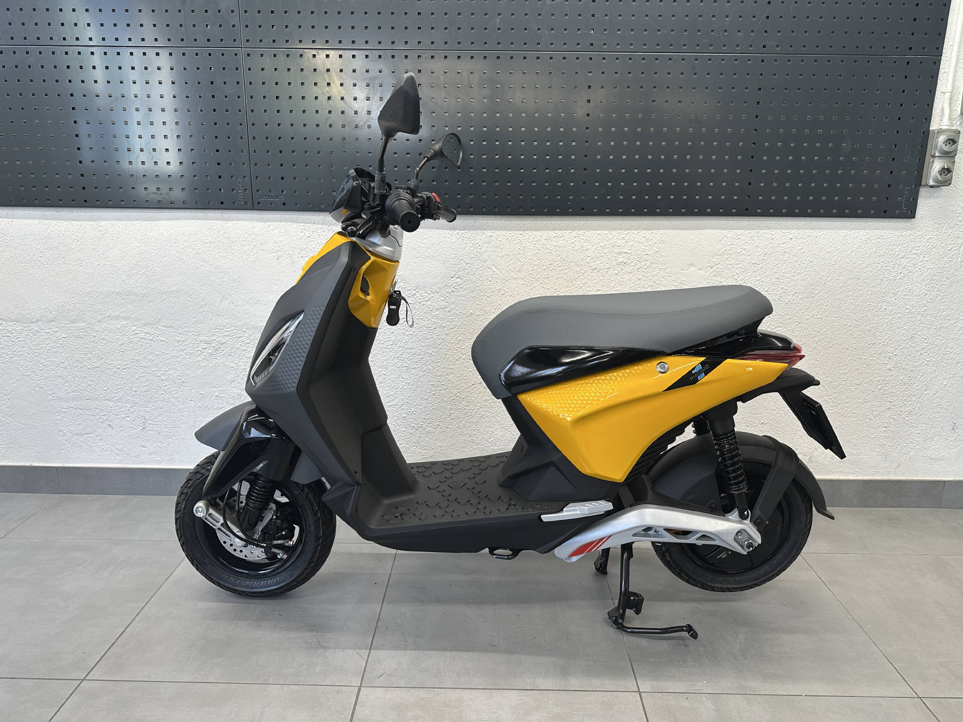 PIAGGIO 1 Active | Occasion | nur 23 km | Elektro Roller | Top Zustand-showroom-element-3