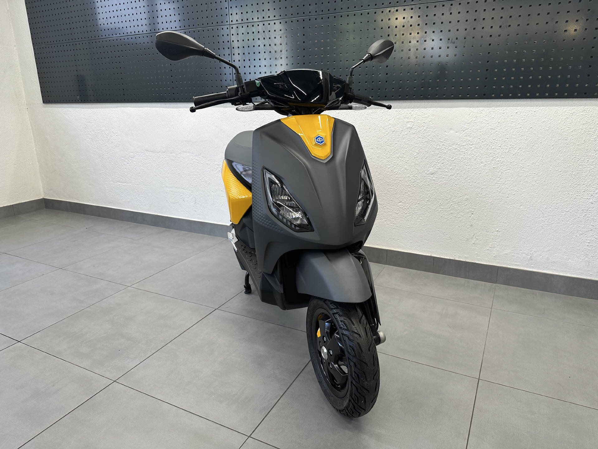 PIAGGIO 1 Active | Occasion | nur 23 km | Elektro Roller | Top Zustand-image-7