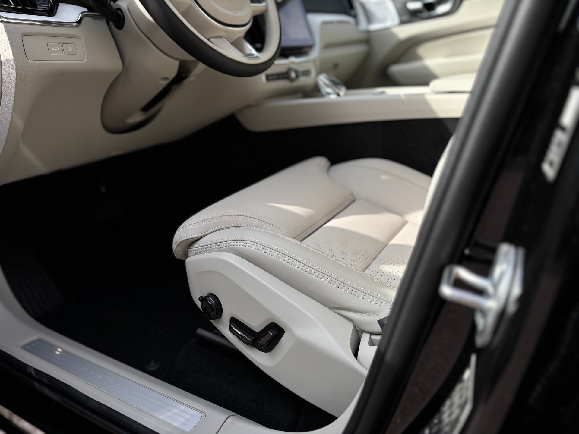 VOLVO XC60 2.0 T8 TE Ultra Bright eAWD-image-18