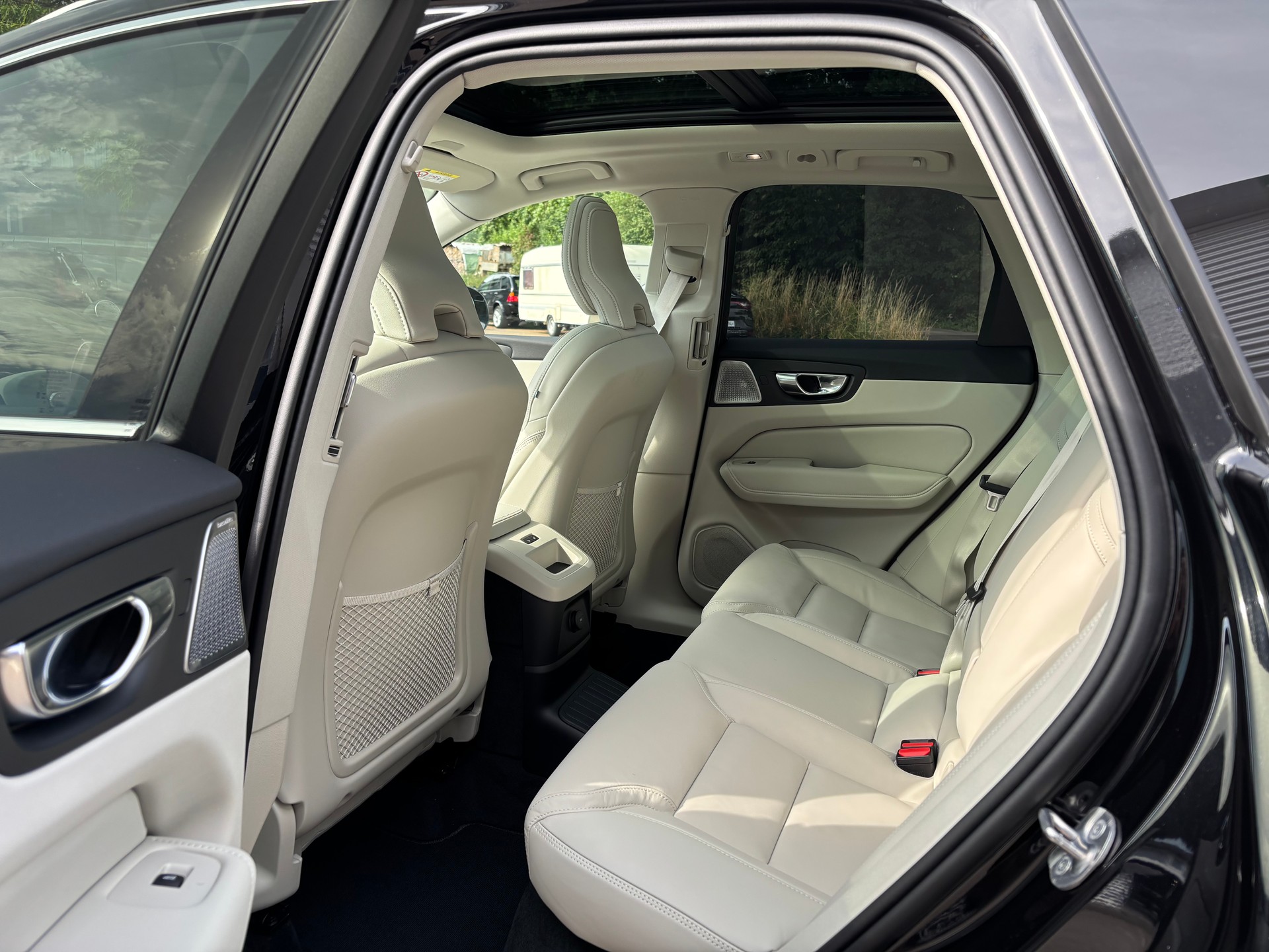 VOLVO XC60 2.0 T8 TE Ultra Bright eAWD-image-11