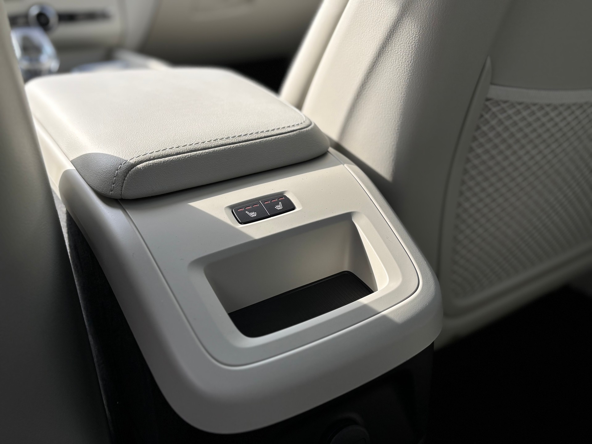 VOLVO XC60 2.0 T8 TE Ultra Bright eAWD-image-12