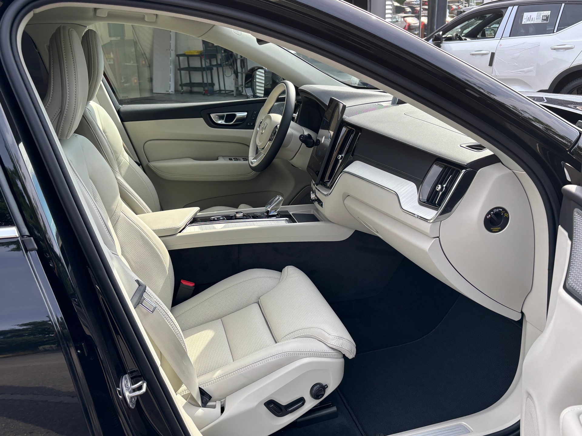 VOLVO XC60 2.0 T8 TE Ultra Bright eAWD-image-6