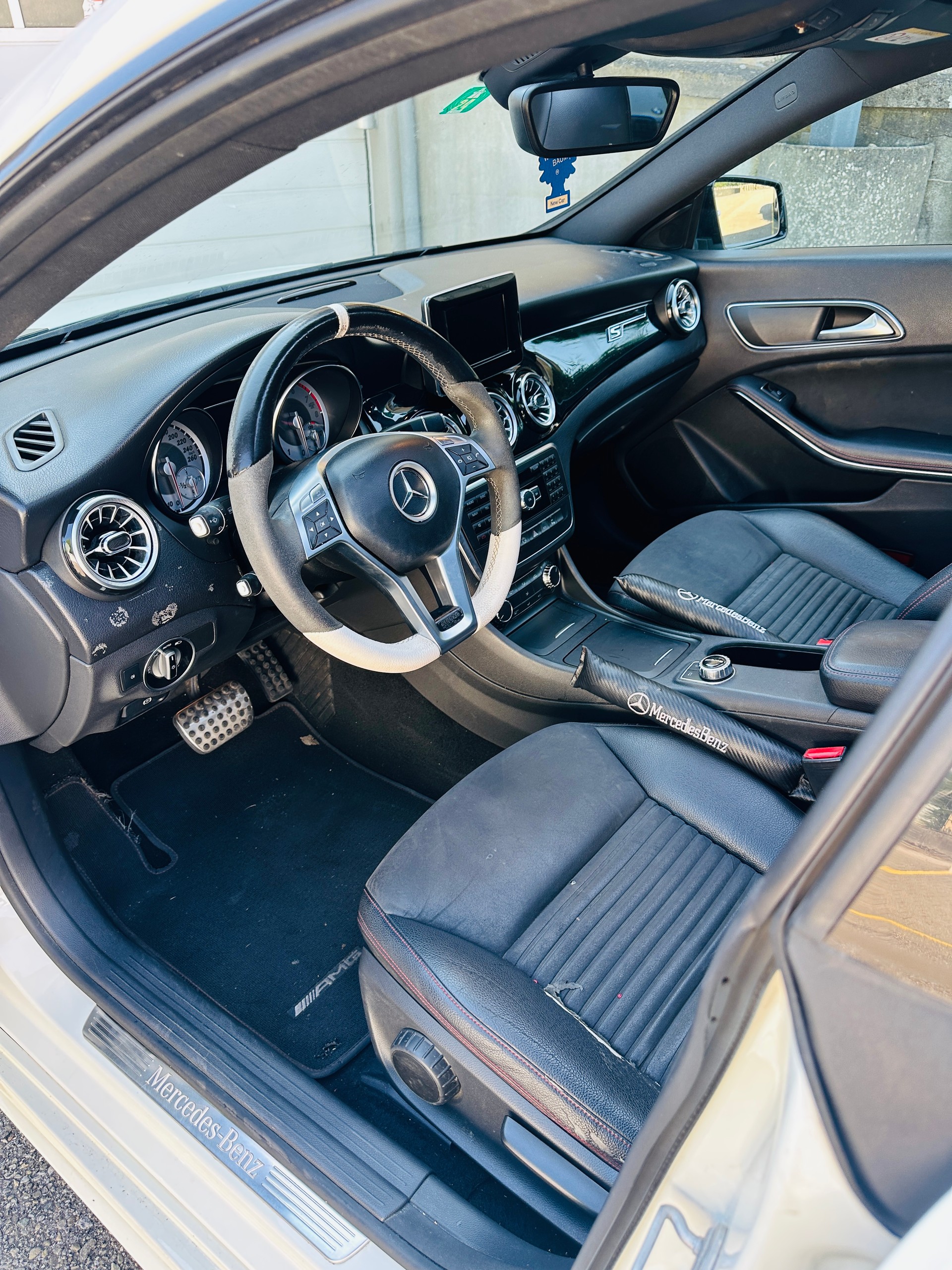 MERCEDES-BENZ CLA 200 AMG Line 7G-DCT-image-12