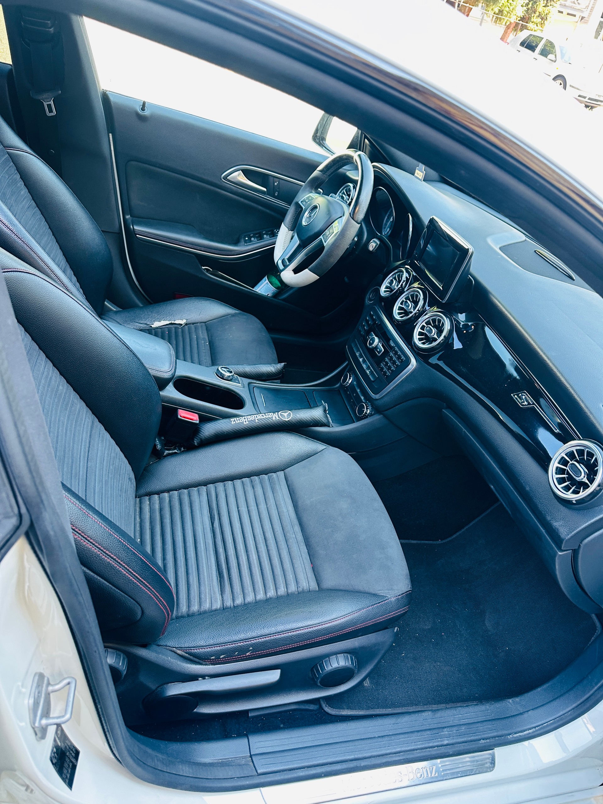 MERCEDES-BENZ CLA 200 AMG Line 7G-DCT-image-14