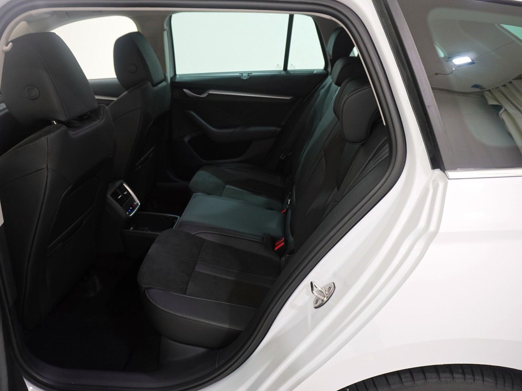 SKODA Octavia 1.5 TSI mHEV Selection-Lounge DSG-image-14