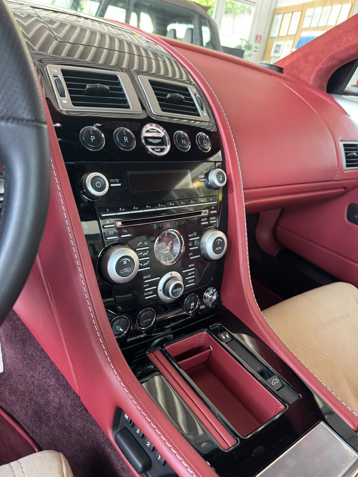 ASTON MARTIN DBS Coupé Touchtronic 2-image-3
