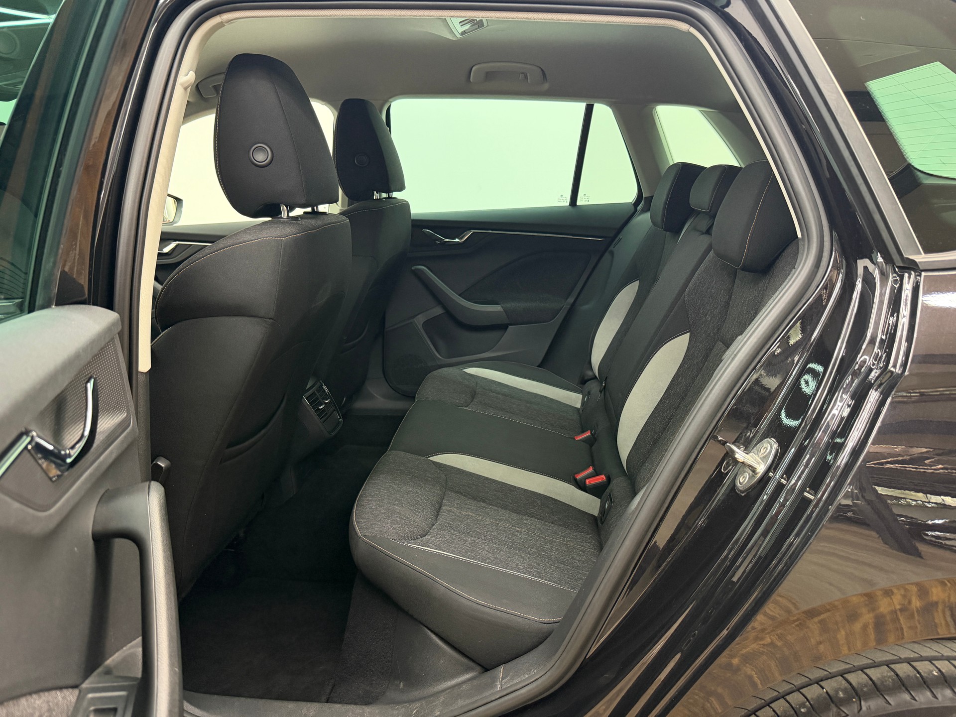 SKODA Kamiq 1.0 TSI Style DSG-image-12