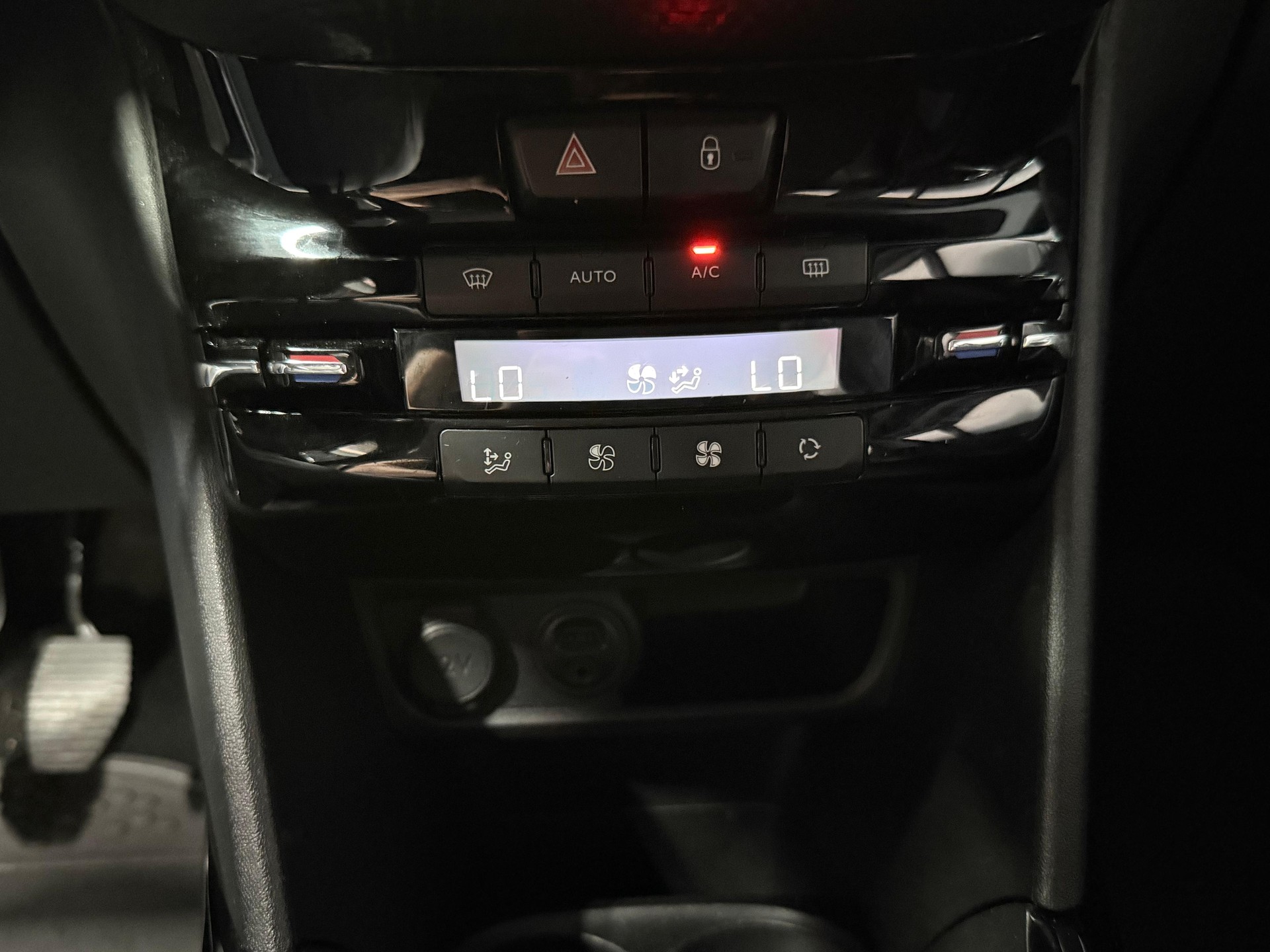 PEUGEOT 2008 1.2 PureTech Féline-image-14