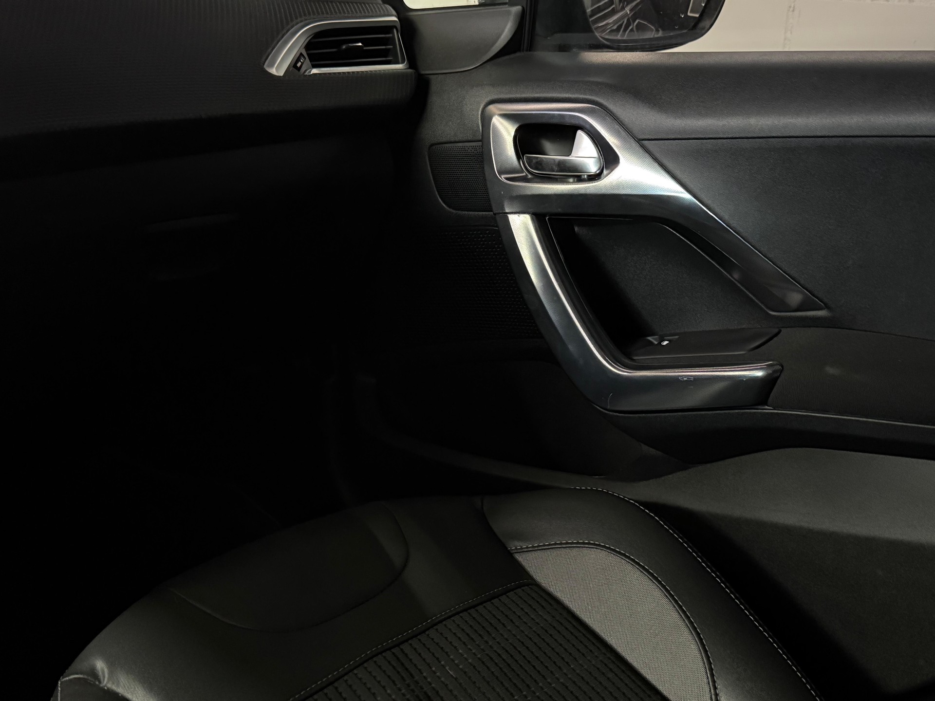 PEUGEOT 2008 1.2 PureTech Féline-image-11