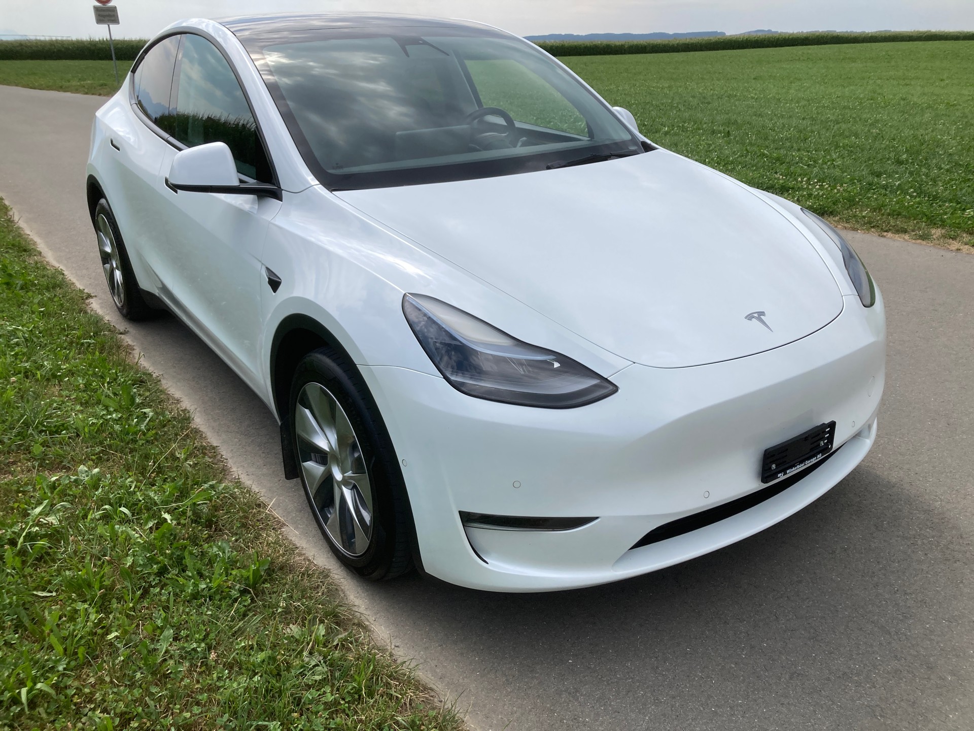 TESLA Model Y Long Range-image-1