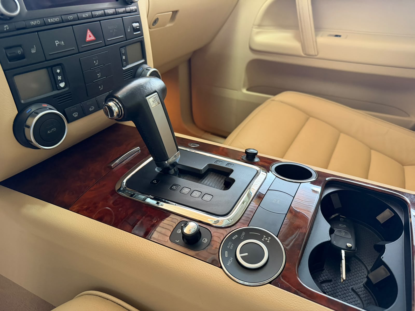 VW Touareg 3.0 TDI-image-15