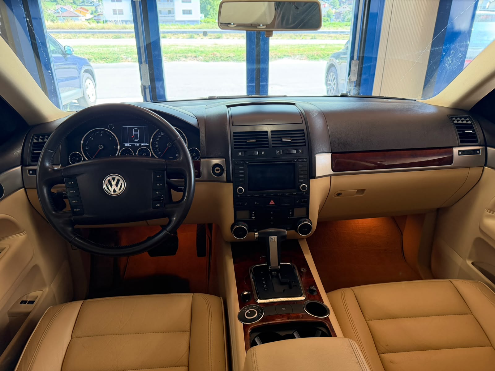 VW Touareg 3.0 TDI-image-13