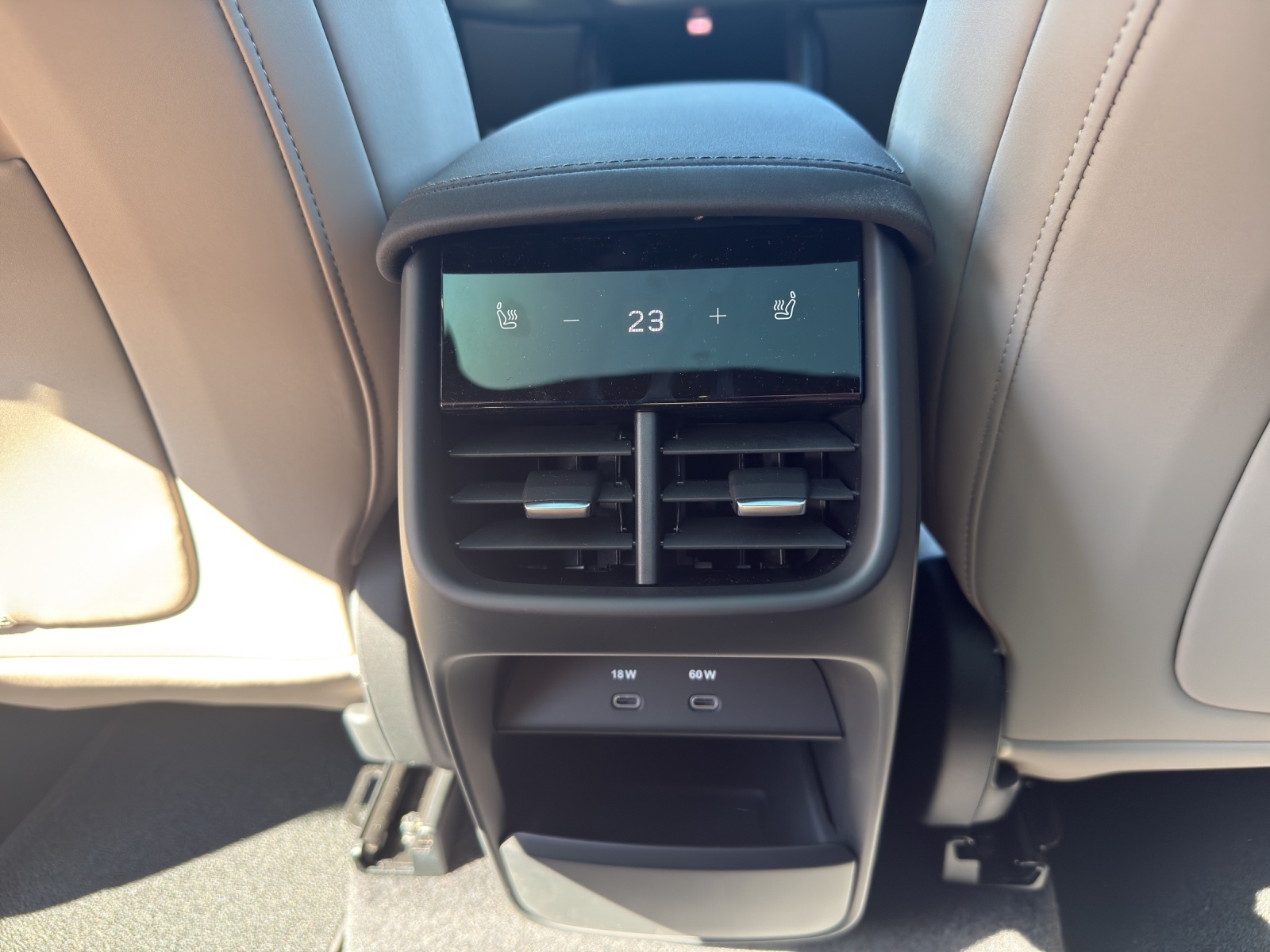 VOLVO EX60 Twin Ultra AWD .-image-16