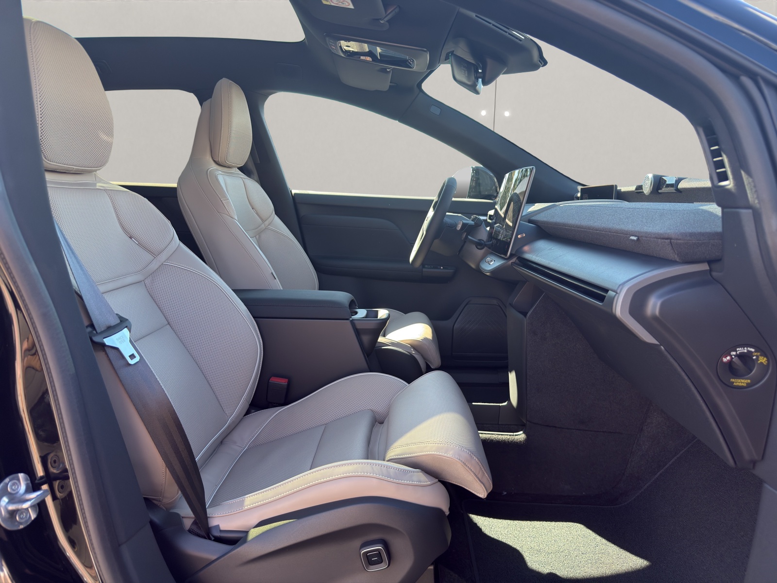VOLVO EX60 Twin Ultra AWD .-image-9
