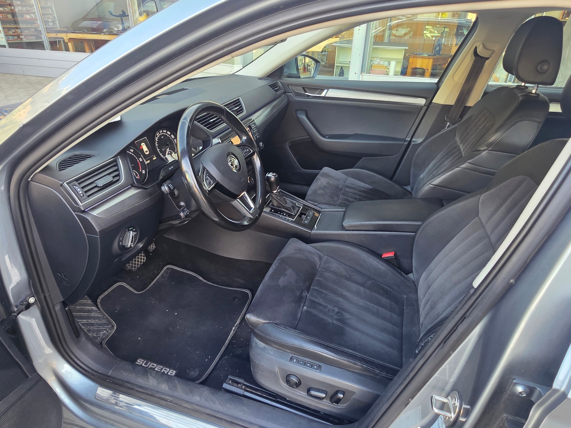 SKODA Superb Combi 2.0 TDi Style 4x4 DSG-image-11