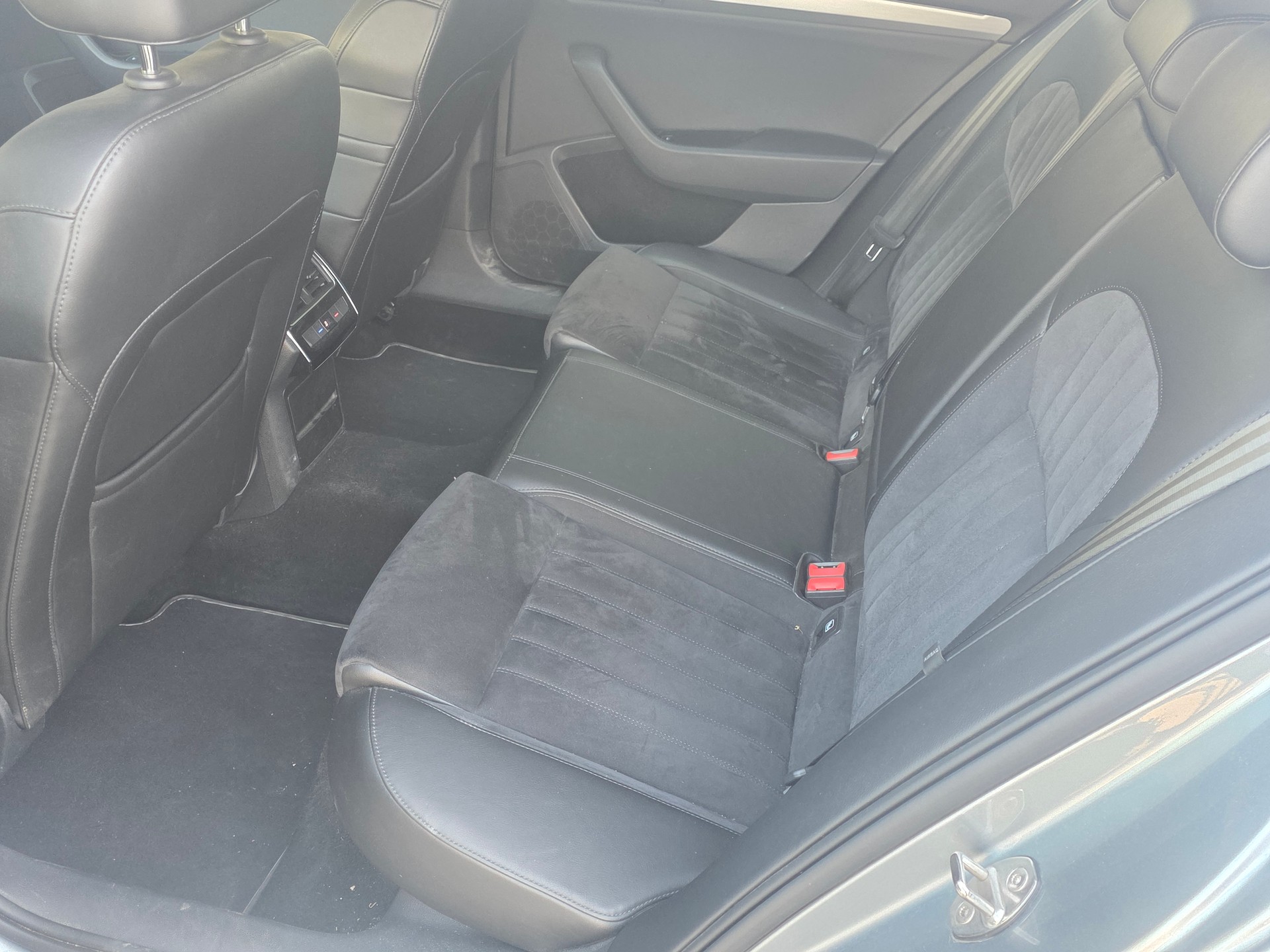 SKODA Superb Combi 2.0 TDi Style 4x4 DSG-image-9
