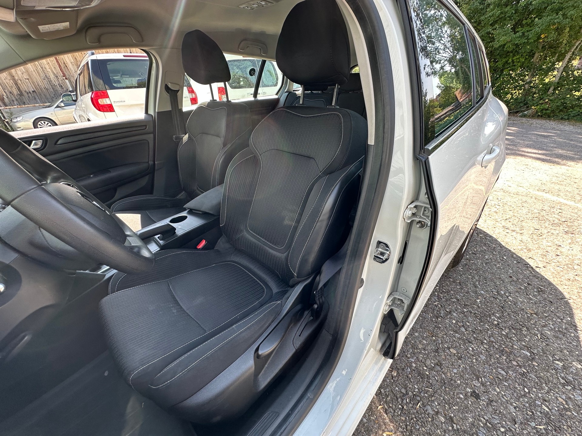 RENAULT Mégane Grandtour 1.5 dCi Business Line EDC-image-9